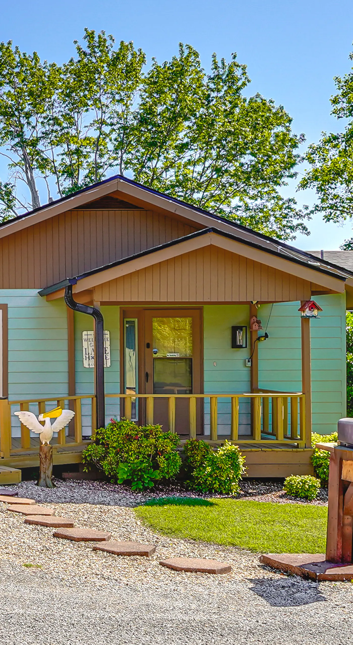 Kayaks & Boat Dock: Waterfront Home in Grove