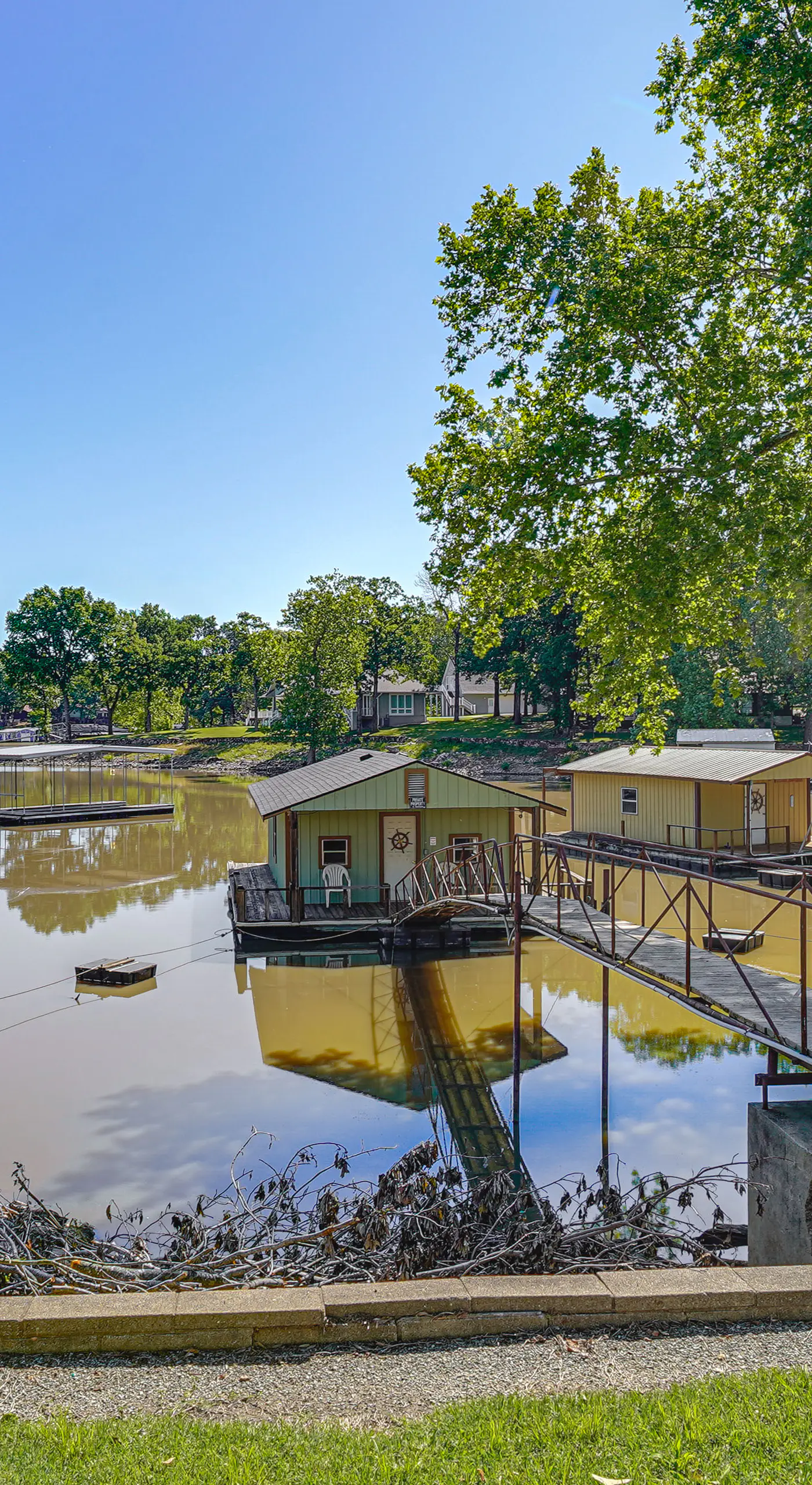 Kayaks & Boat Dock: Waterfront Home in Grove