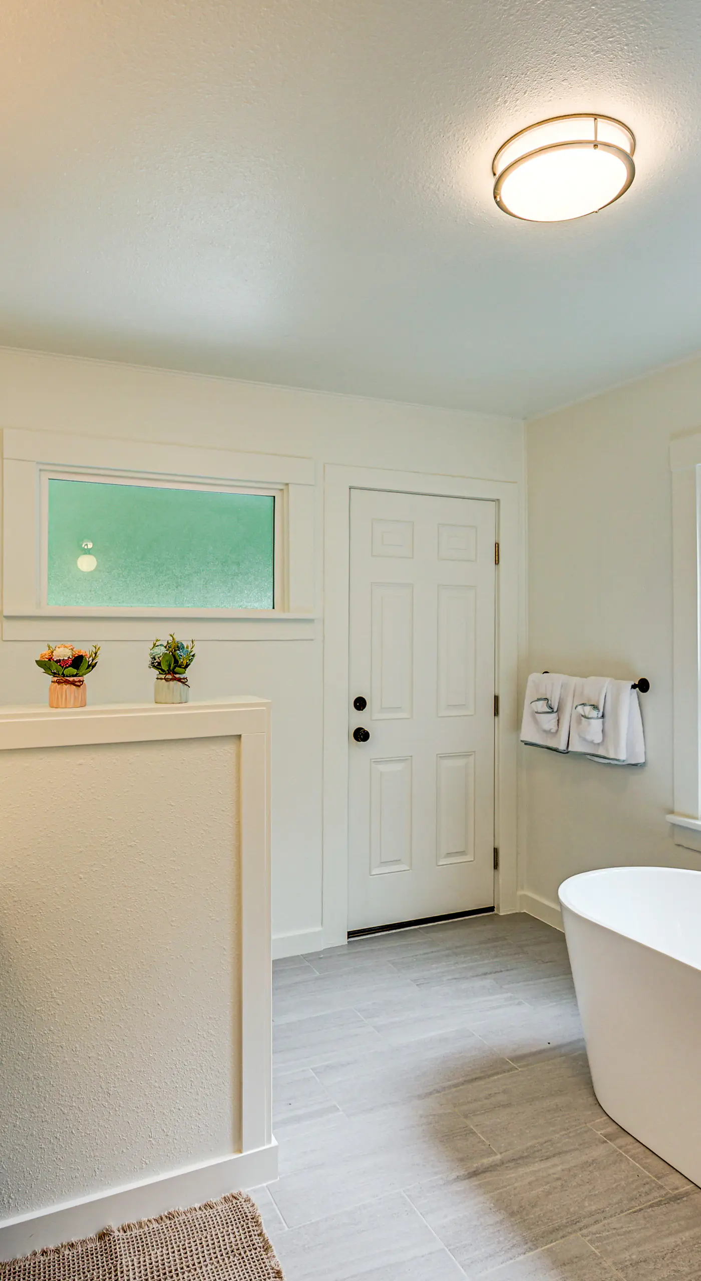 7 Mi to Mt Rainier NP: Home w/ Private Hot Tub!