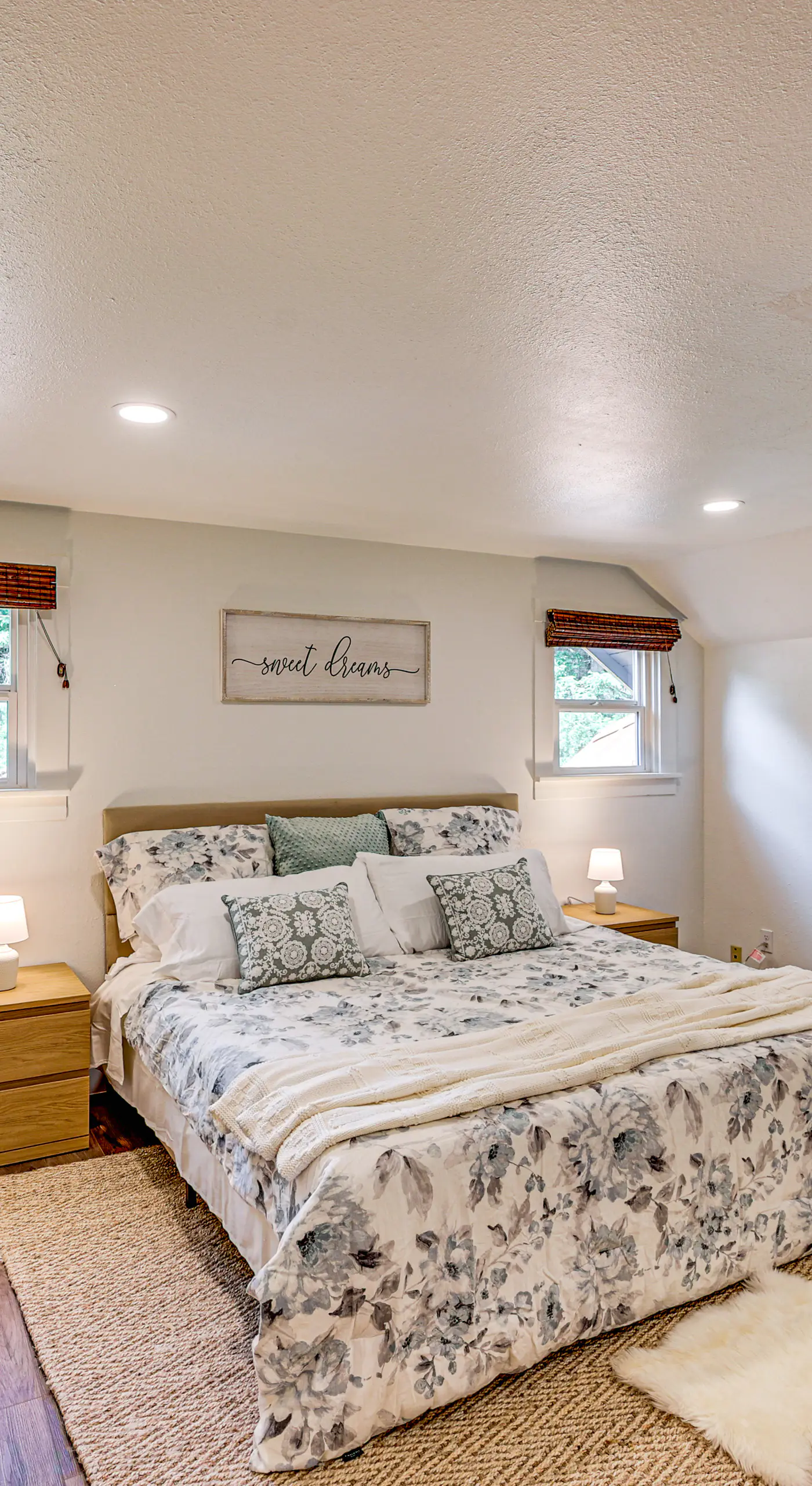 7 Mi to Mt Rainier NP: Home w/ Private Hot Tub!