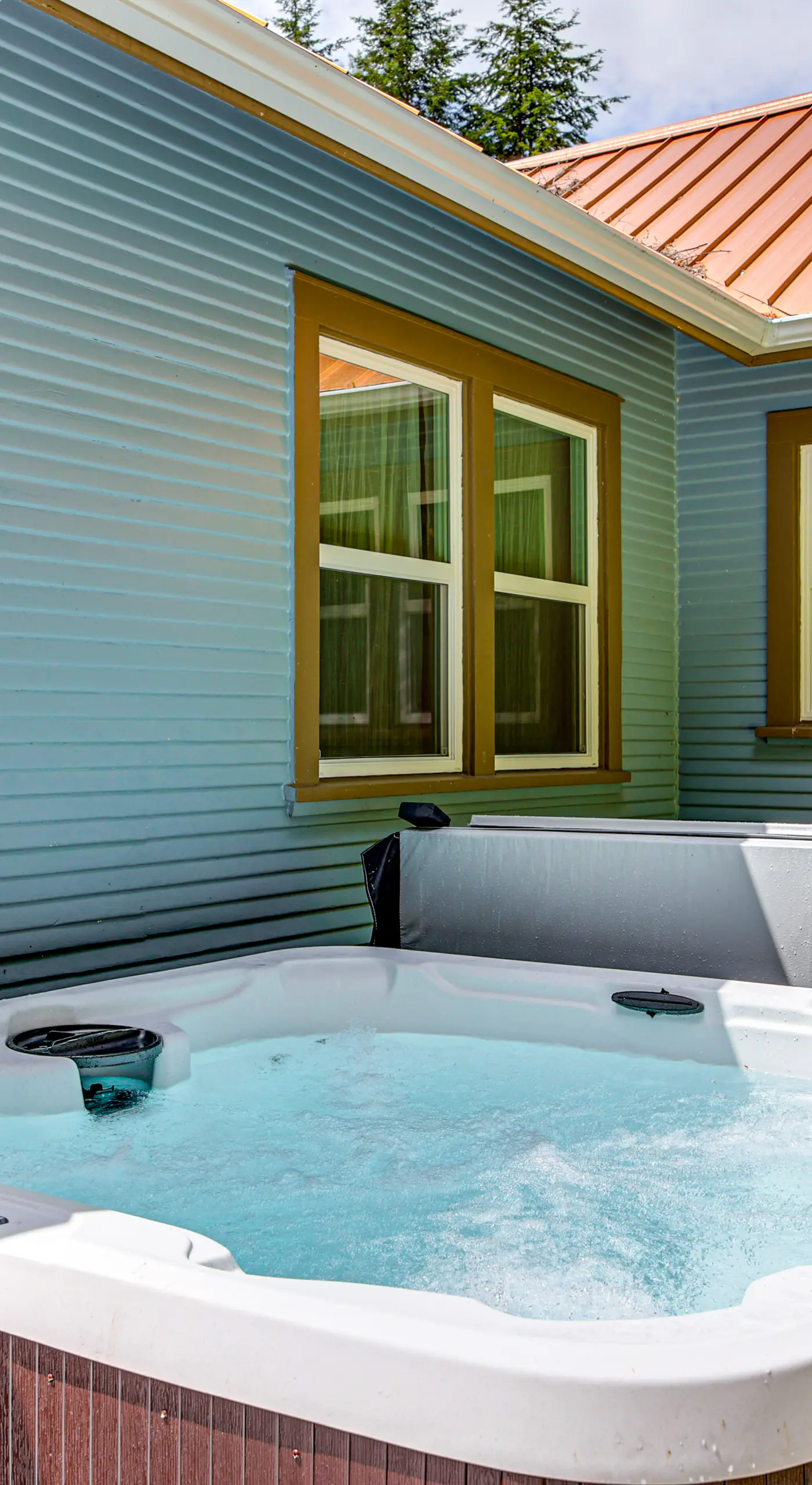 7 Mi to Mt Rainier NP: Home w/ Private Hot Tub!