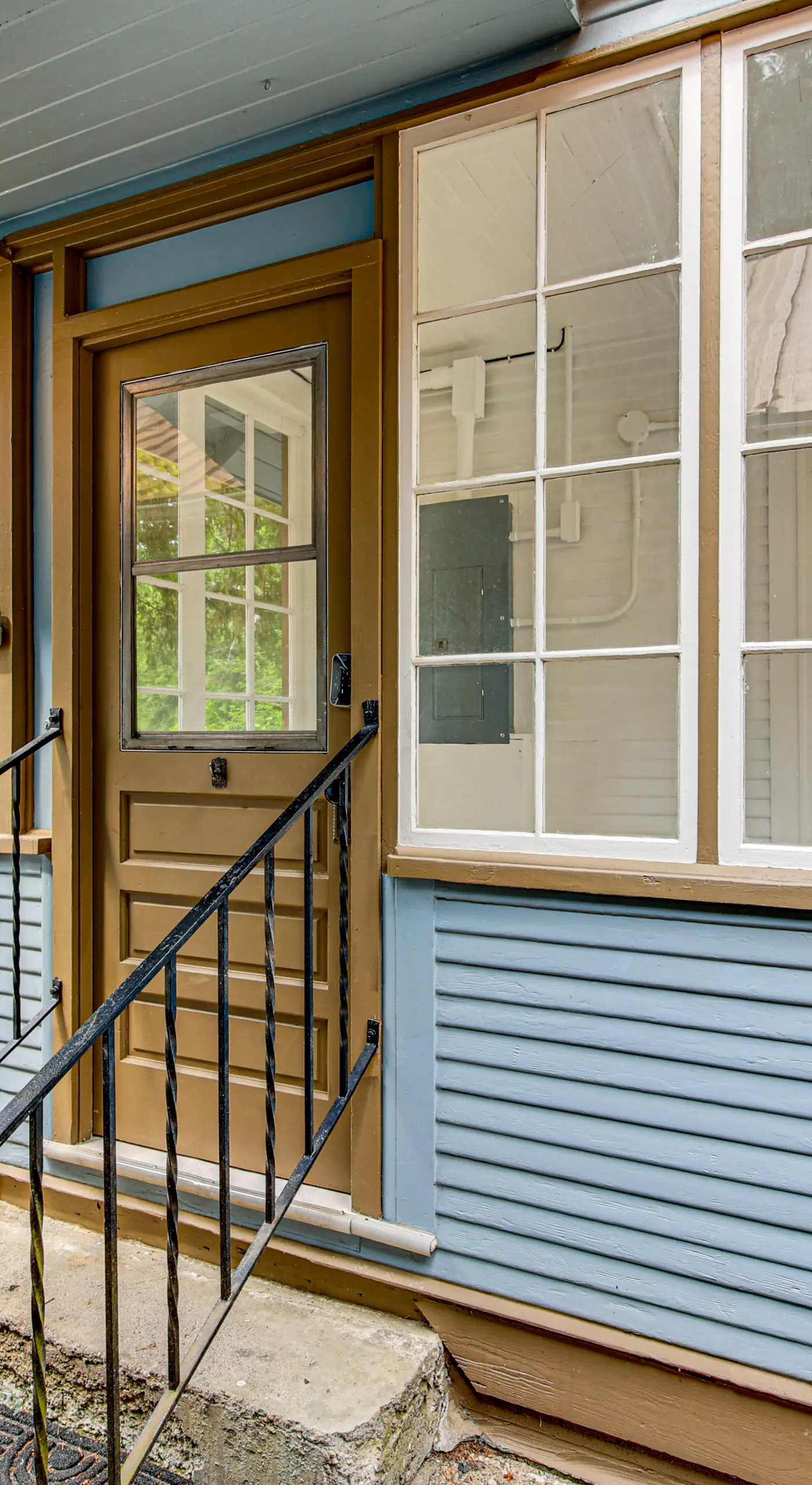 7 Mi to Mt Rainier NP: Home w/ Private Hot Tub!