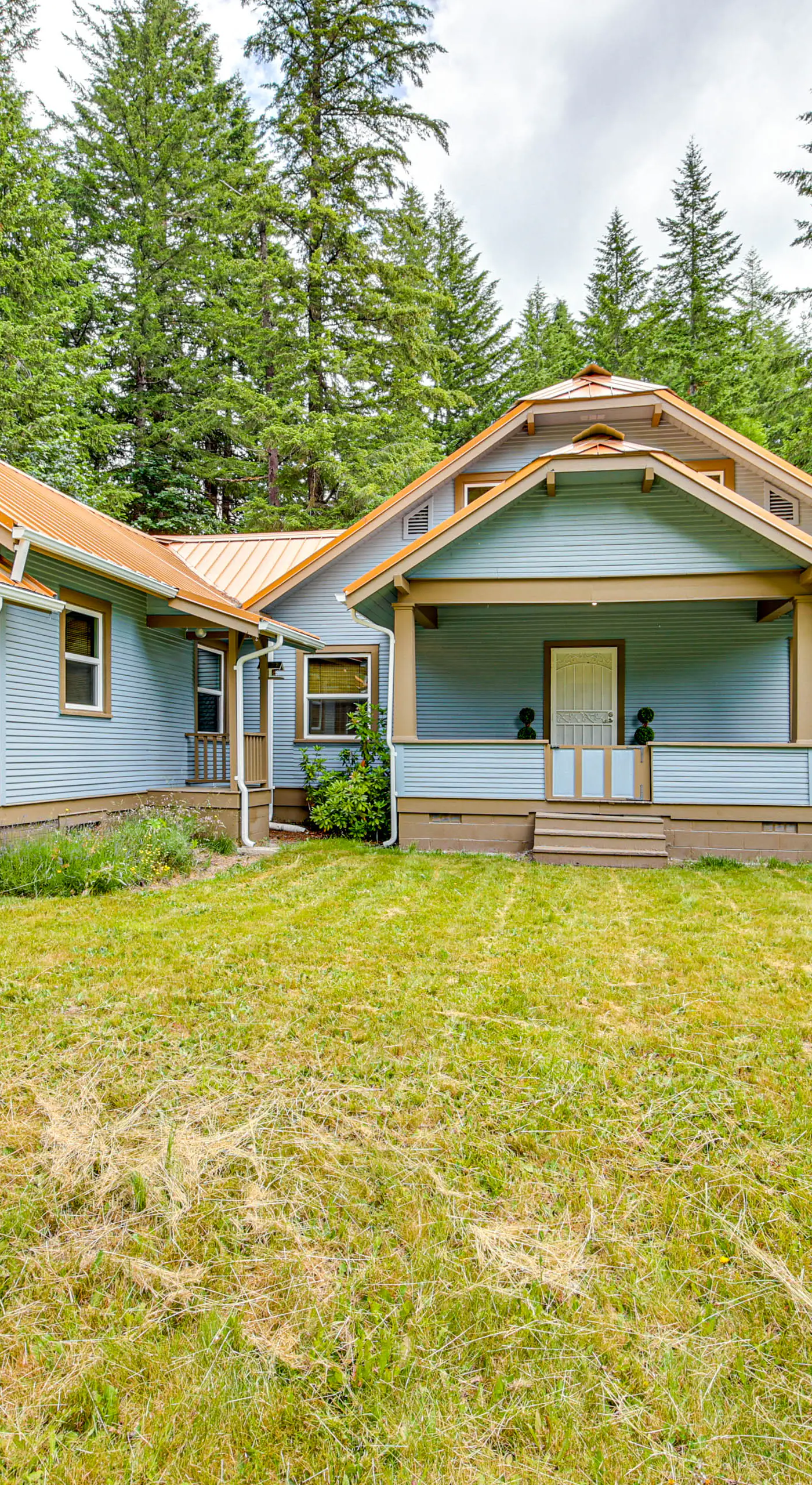 7 Mi to Mt Rainier NP: Home w/ Private Hot Tub!