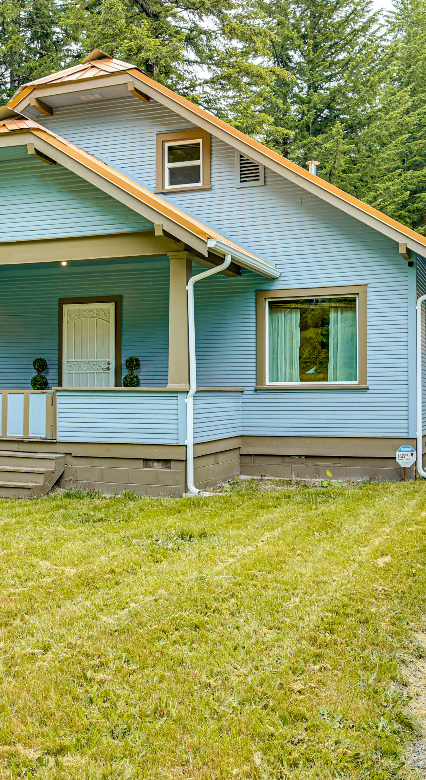 7 Mi to Mt Rainier NP: Home w/ Private Hot Tub!