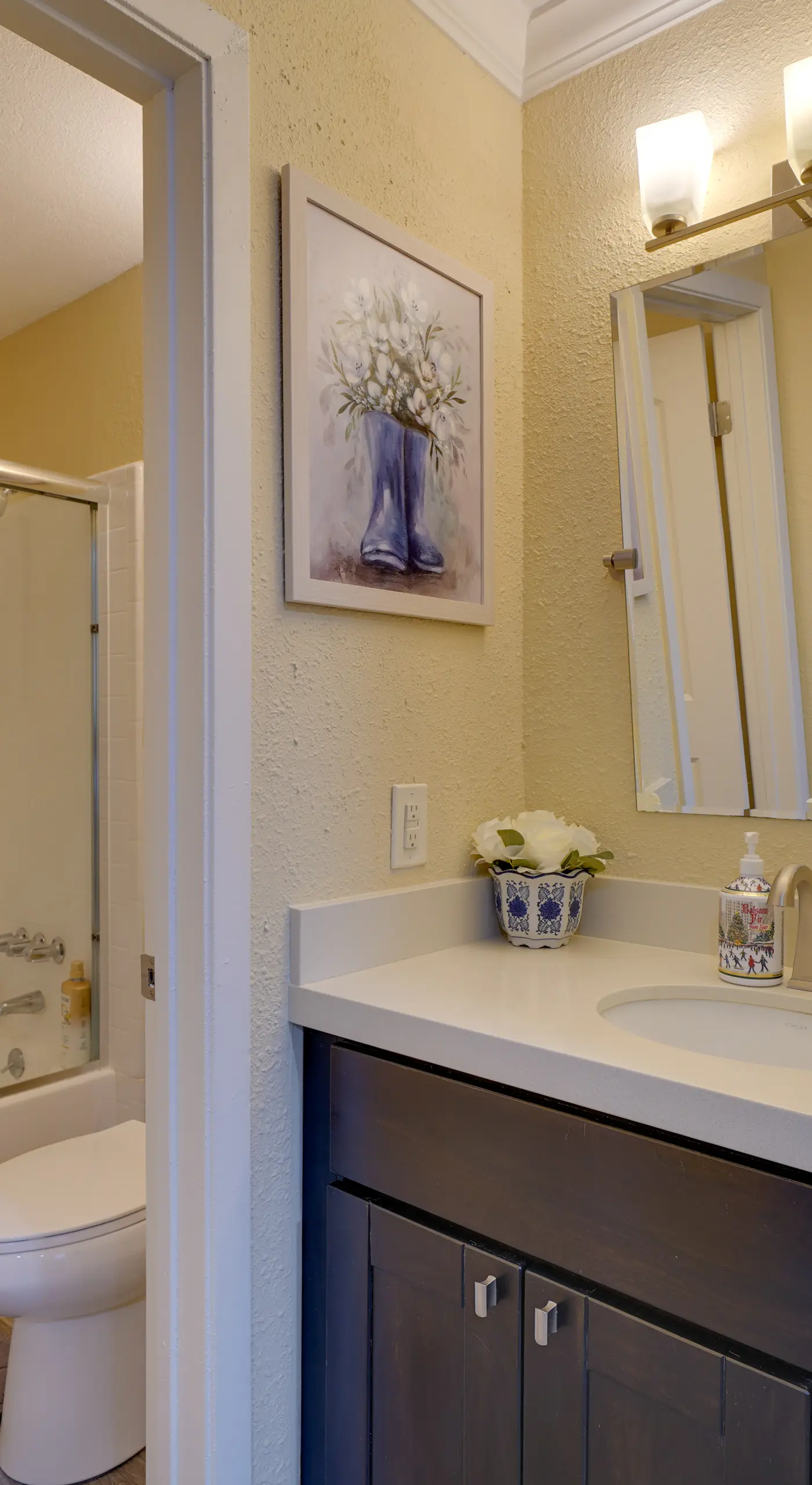 2 Mi to Dtwn Pleasanton Condo w/ Pool Access