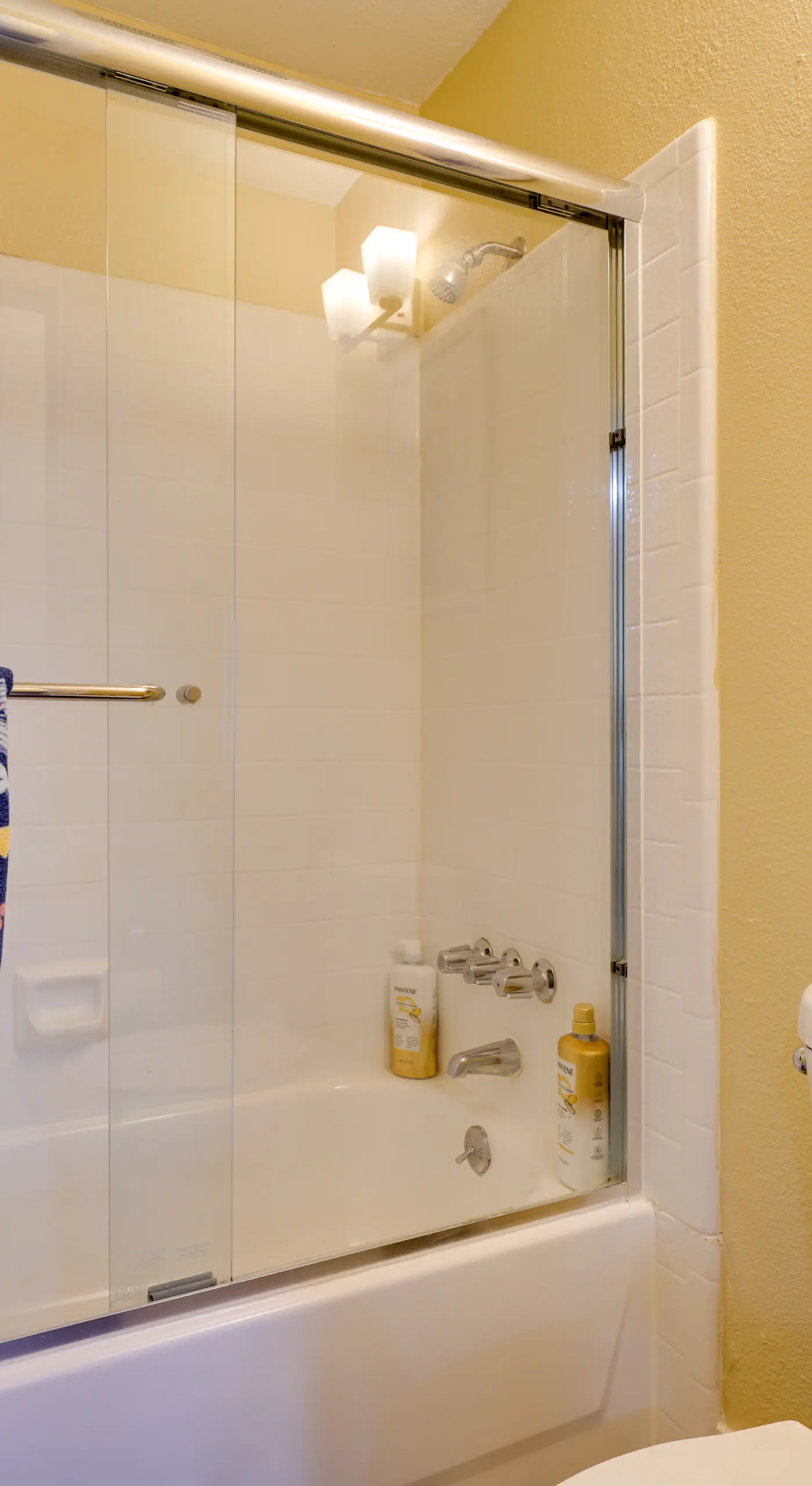 2 Mi to Dtwn Pleasanton Condo w/ Pool Access