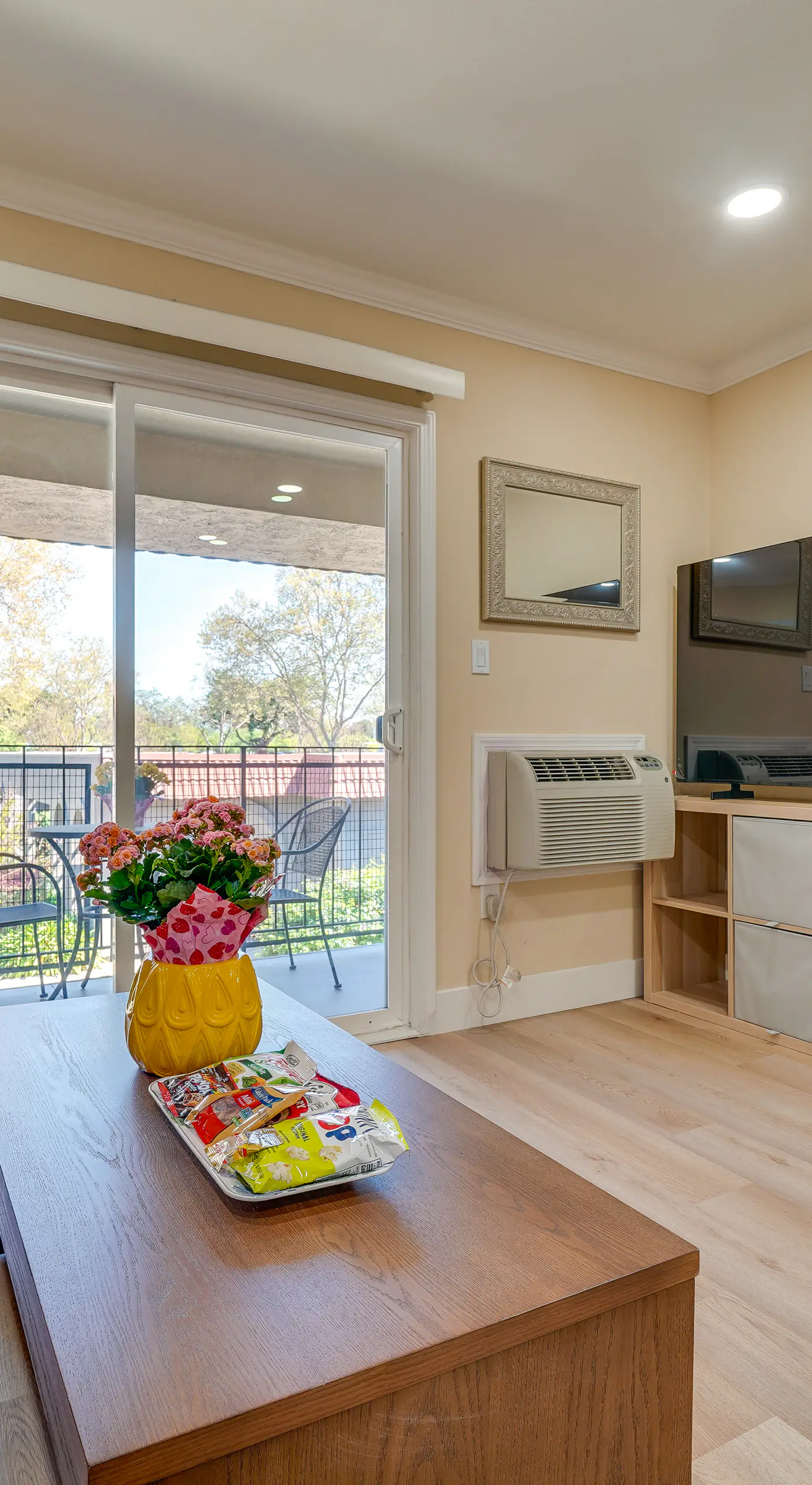 Walkable Pleasanton Condo Near Downtown w/ Balcony