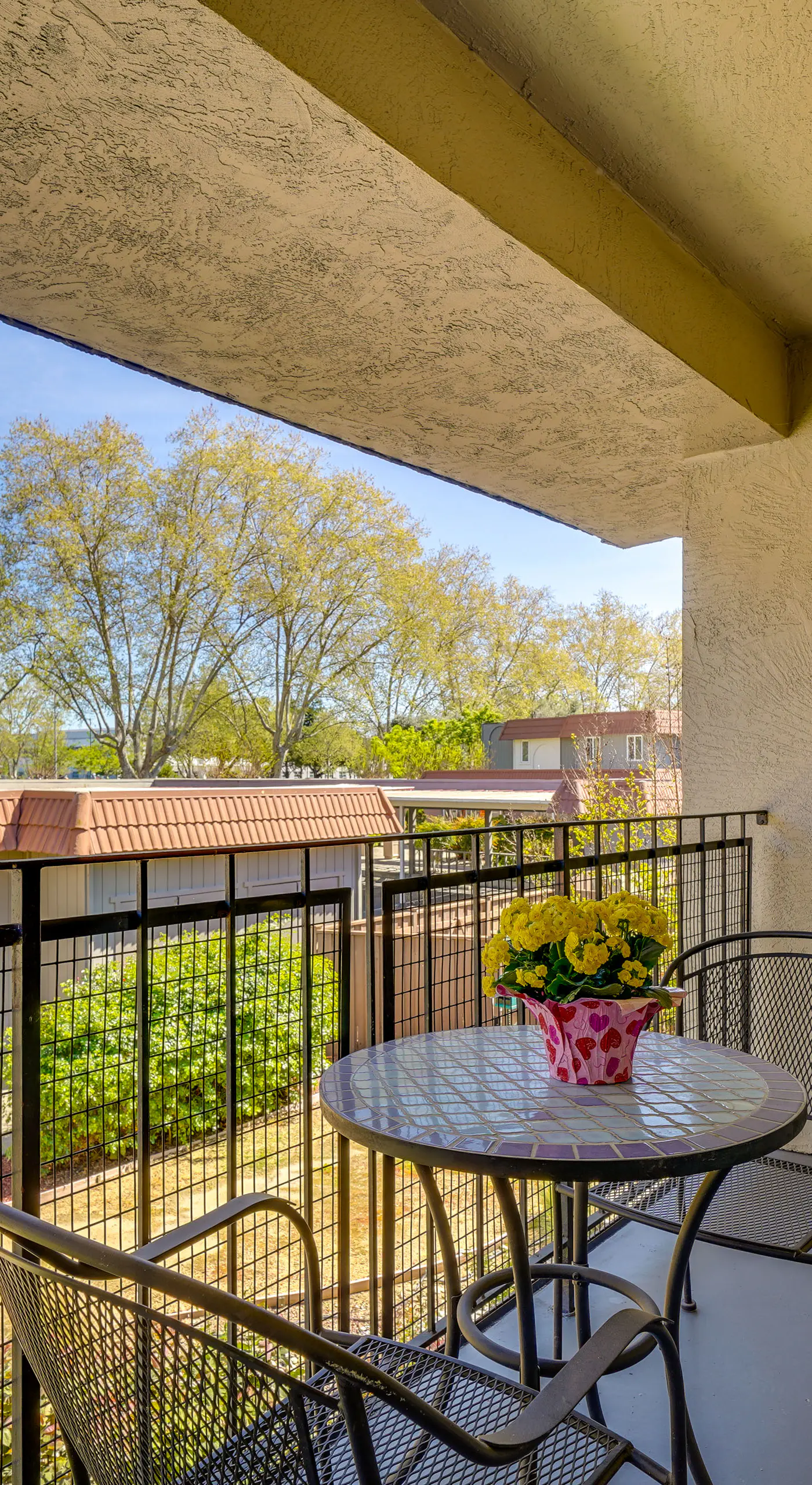 Walkable Pleasanton Condo Near Downtown w/ Balcony