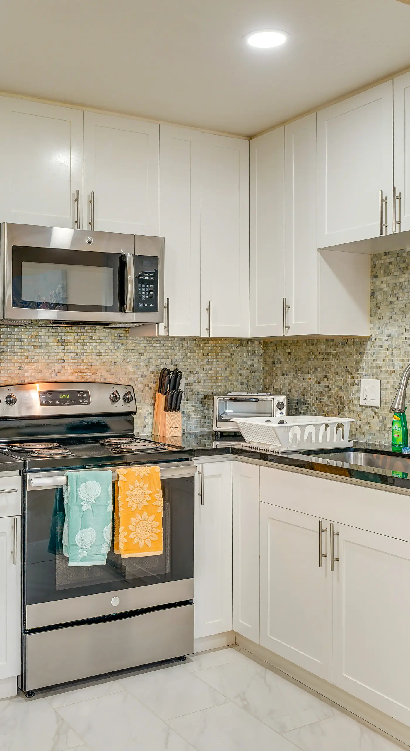 Walkable Pleasanton Condo Near Downtown w/ Balcony