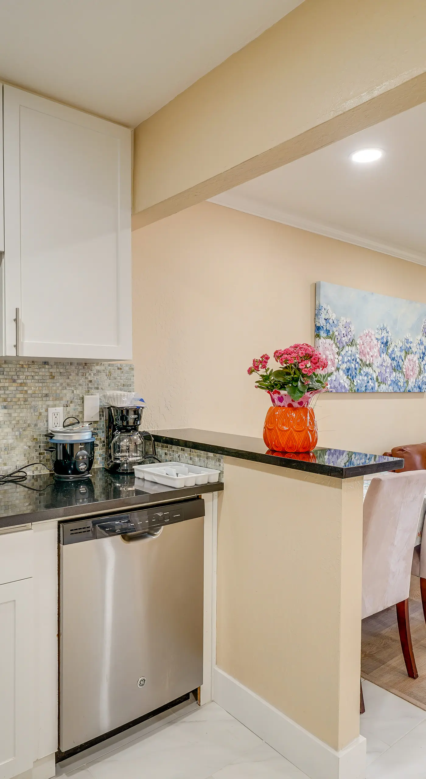 Walkable Pleasanton Condo Near Downtown w/ Balcony