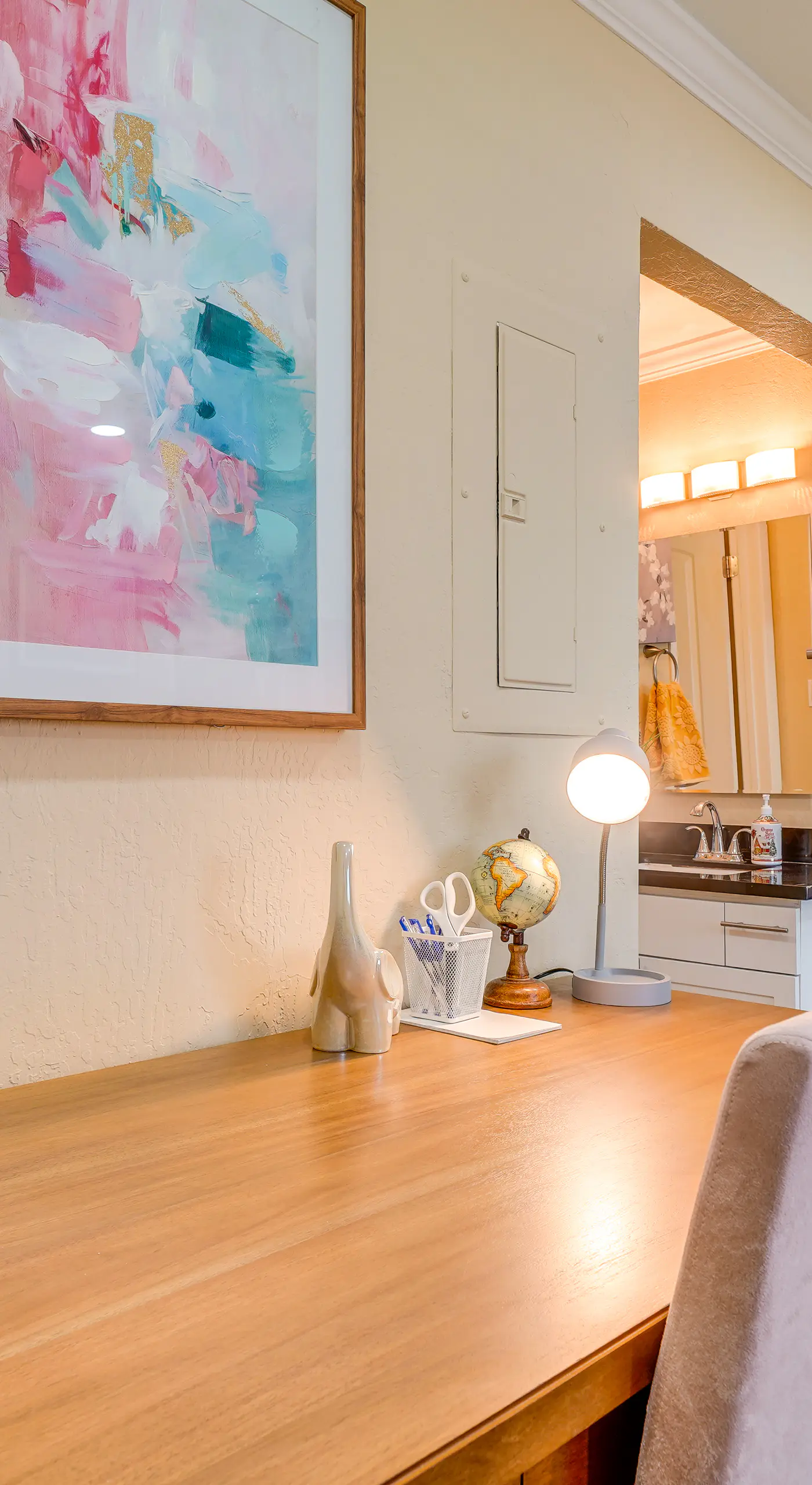 Walkable Pleasanton Condo Near Downtown w/ Balcony