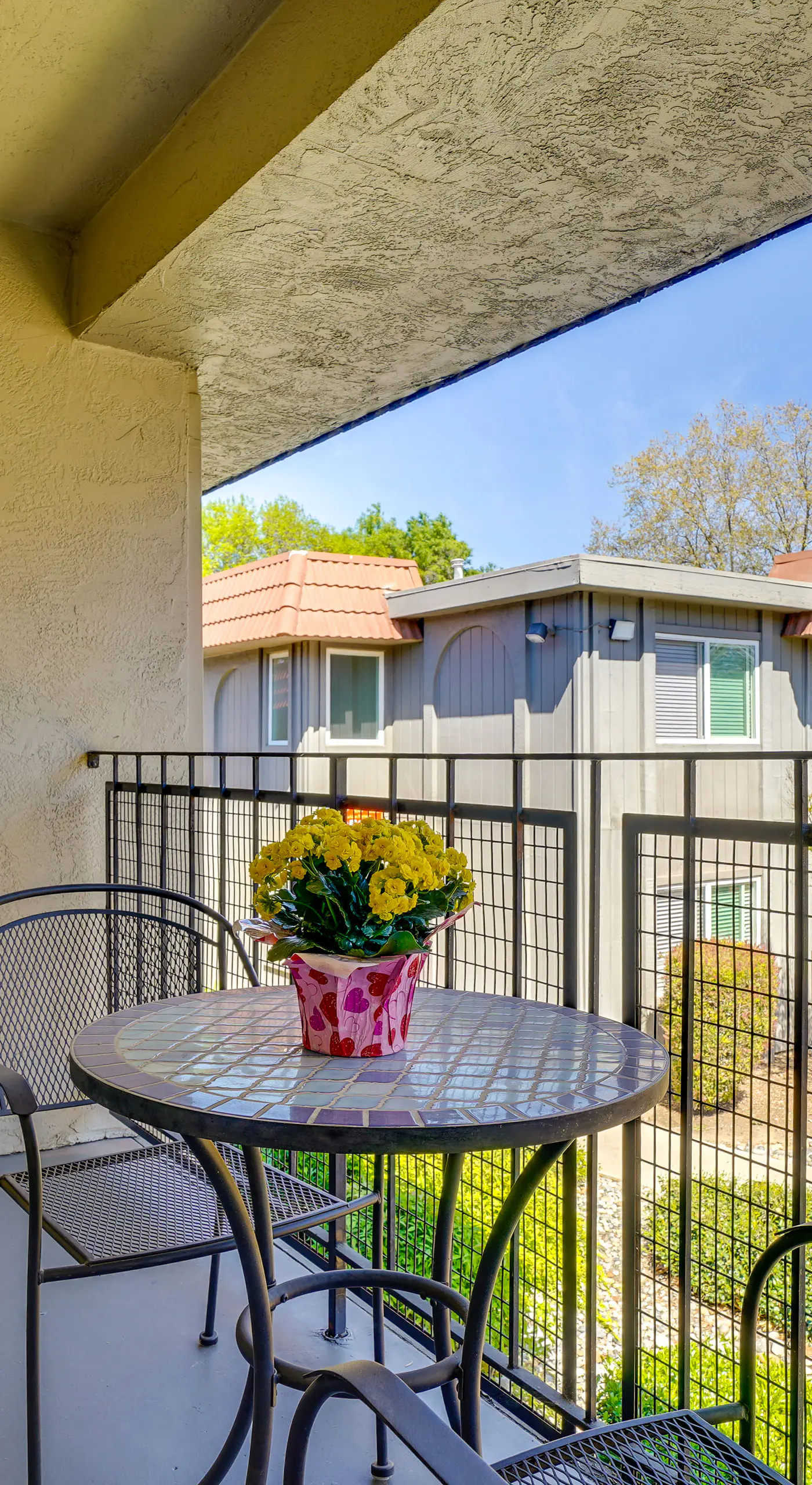 Walkable Pleasanton Condo Near Downtown w/ Balcony