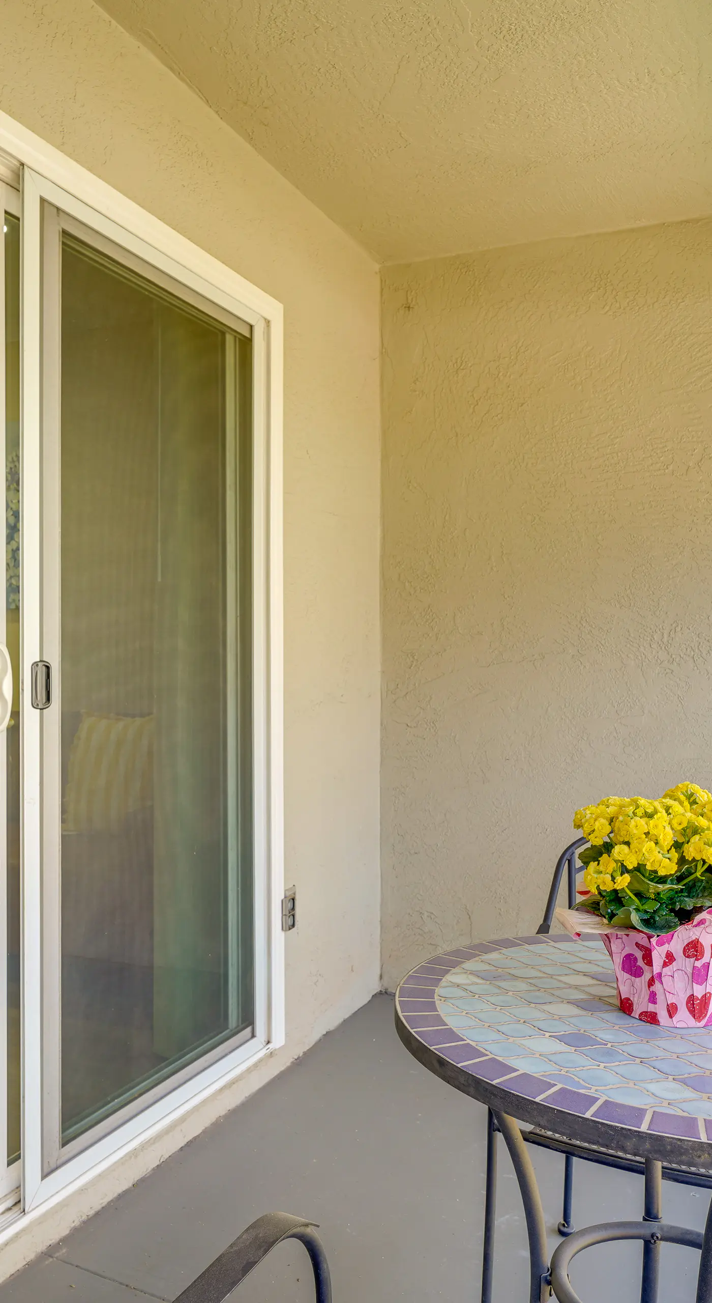 Walkable Pleasanton Condo Near Downtown w/ Balcony