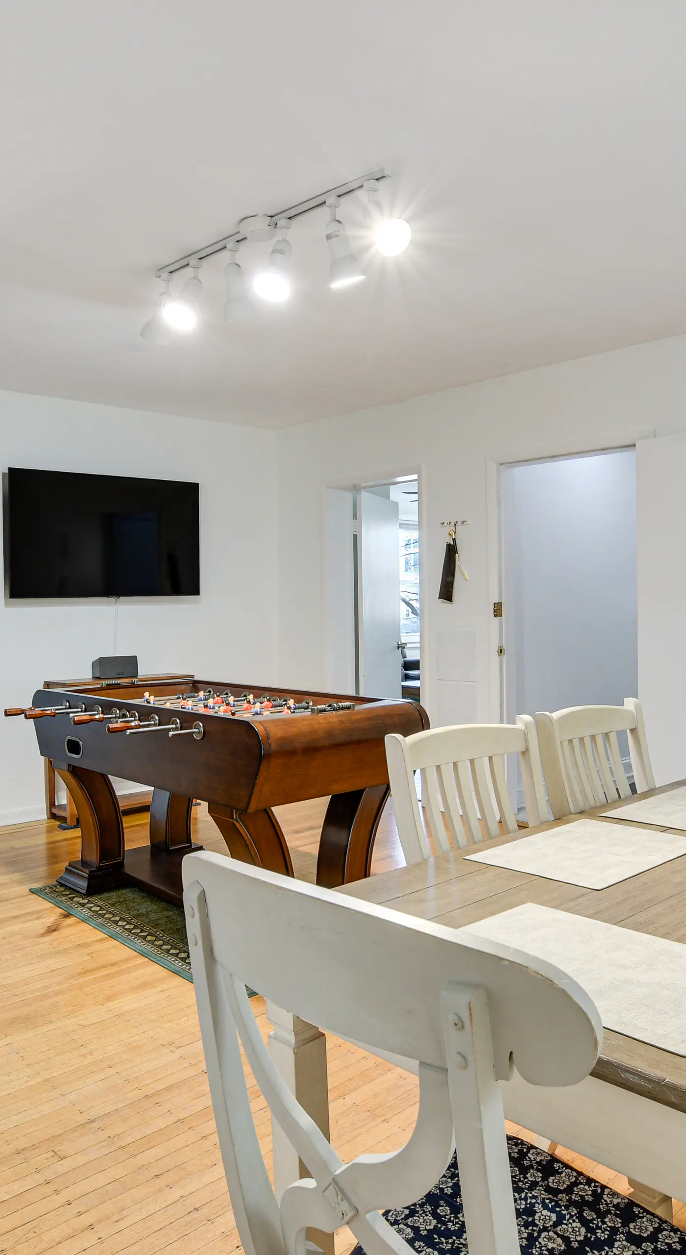 Spacious Chicago Group Home! Walk to Train & Eats
