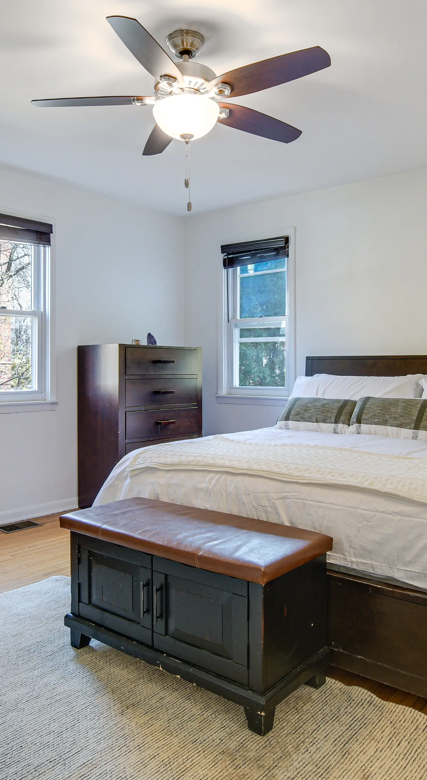 Spacious Chicago Group Home! Walk to Train & Eats