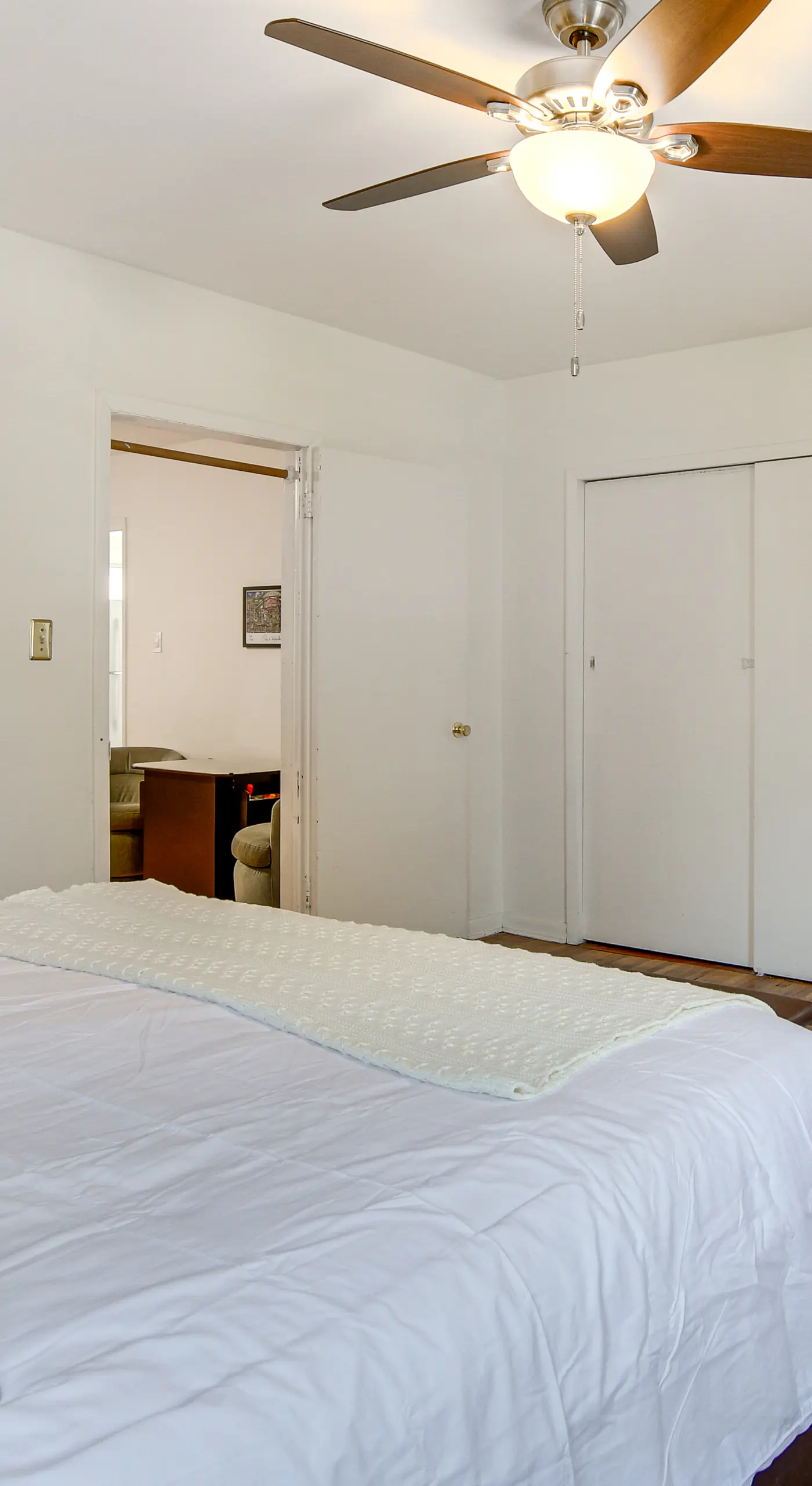 Spacious Chicago Group Home! Walk to Train & Eats