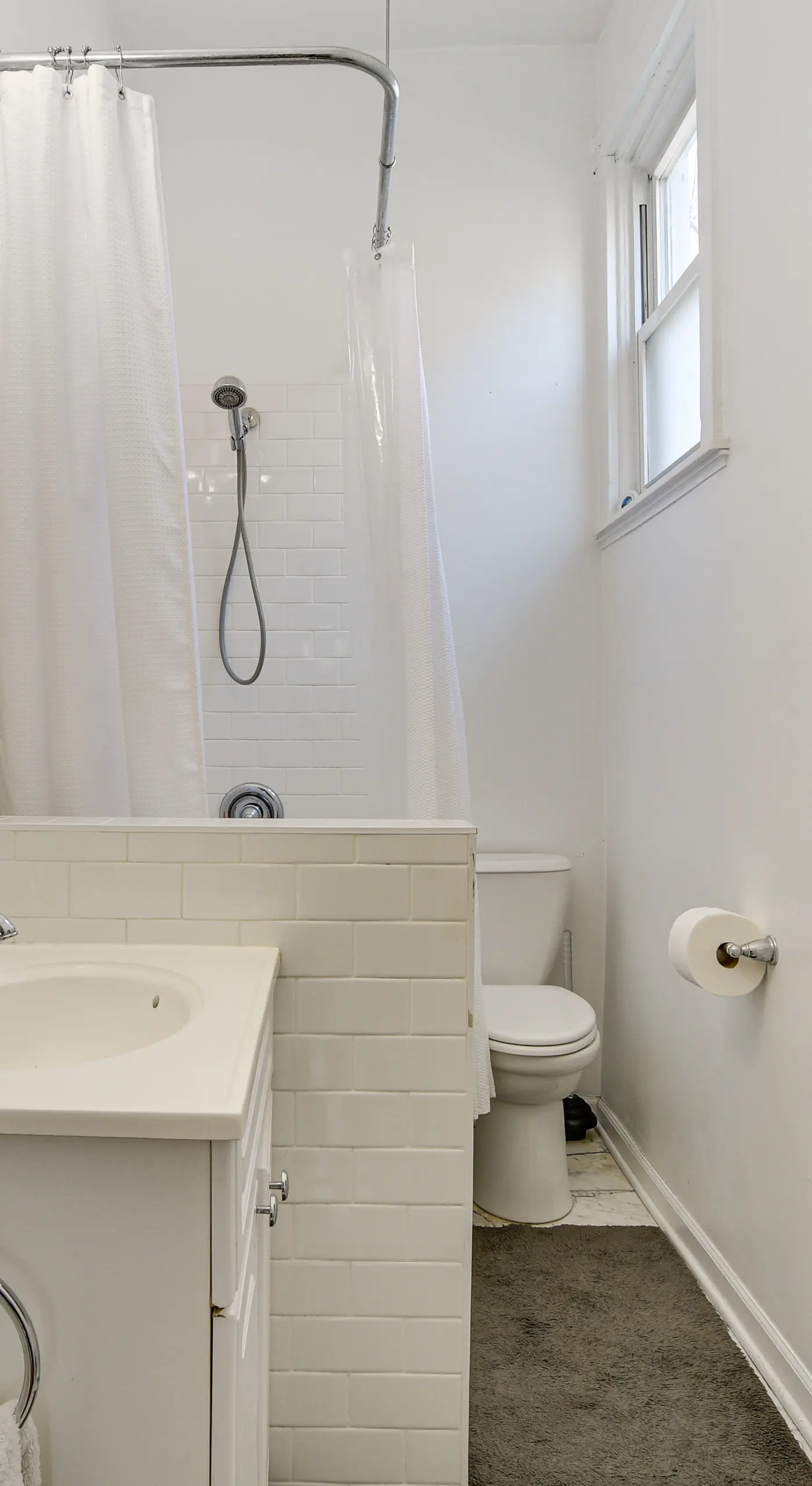 Spacious Chicago Group Home! Walk to Train & Eats