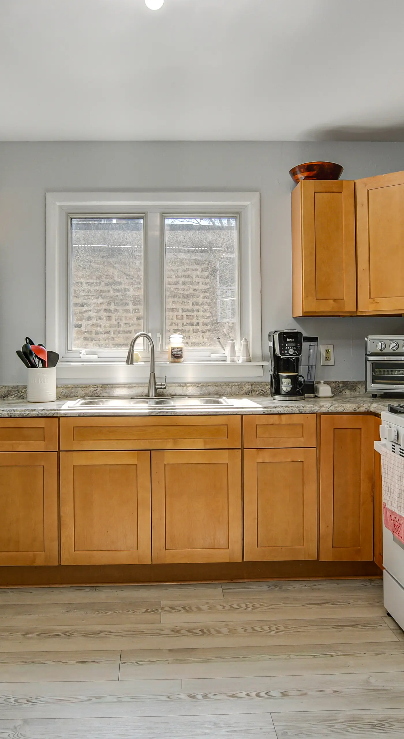 Spacious Chicago Group Home! Walk to Train & Eats