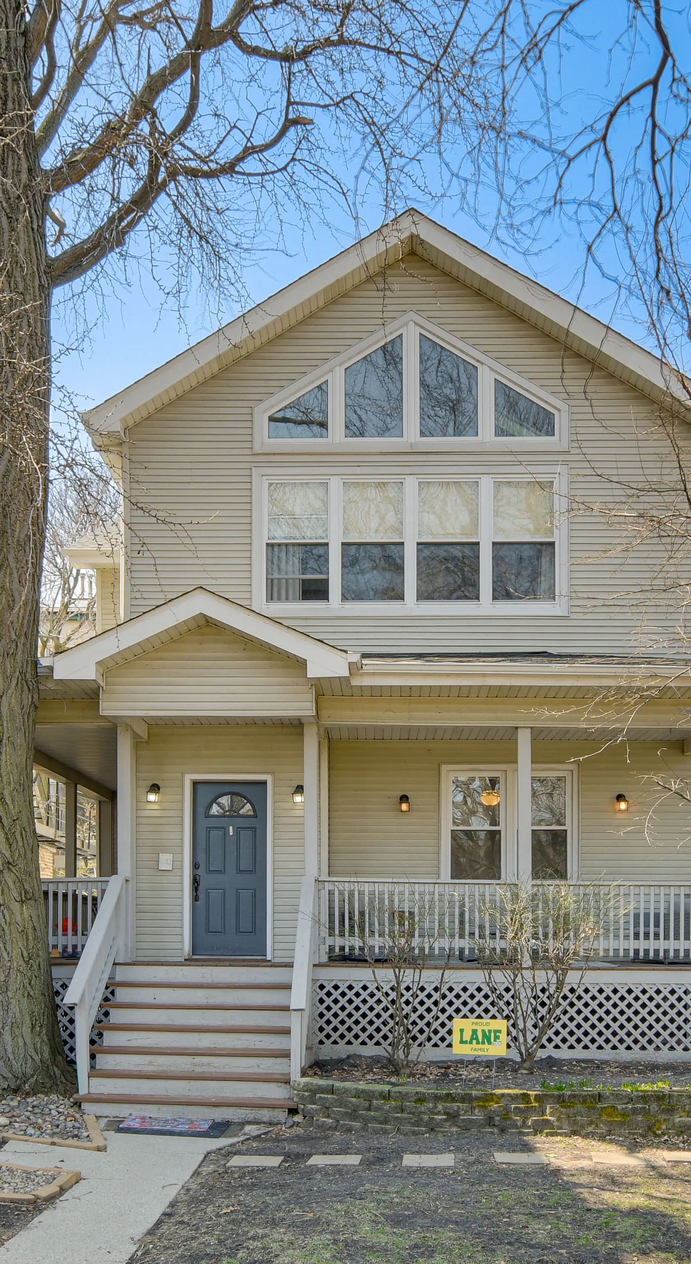 Spacious Chicago Group Home! Walk to Train & Eats