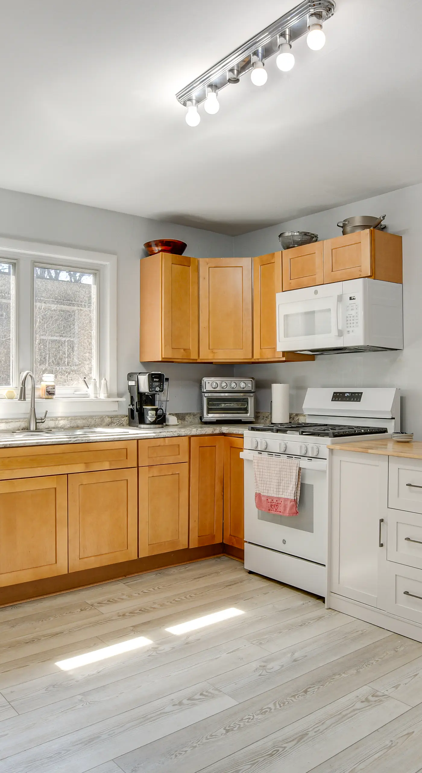 Spacious Chicago Group Home! Walk to Train & Eats