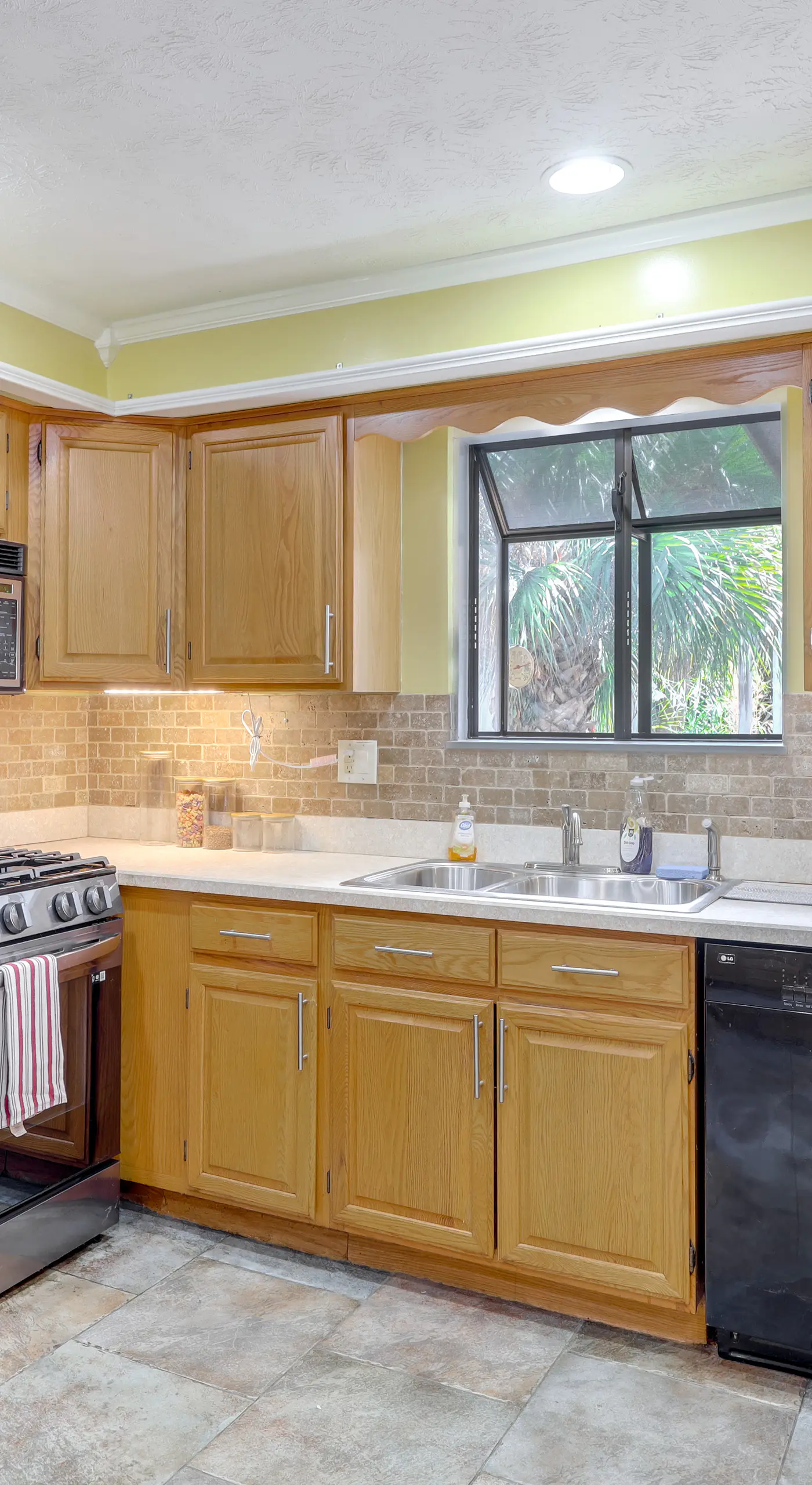 Sunroom & Spacious Yard! Family Gem in Orange Park