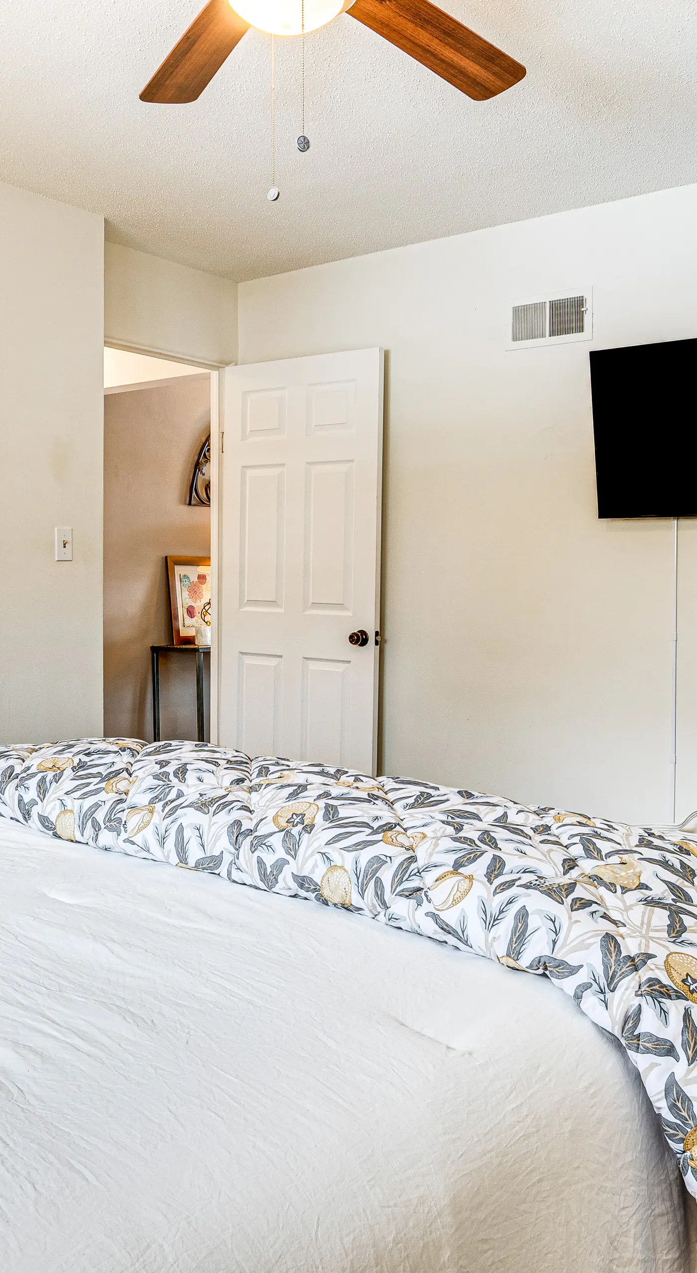 Pet Friendly near Park: 6 mi to Speedway