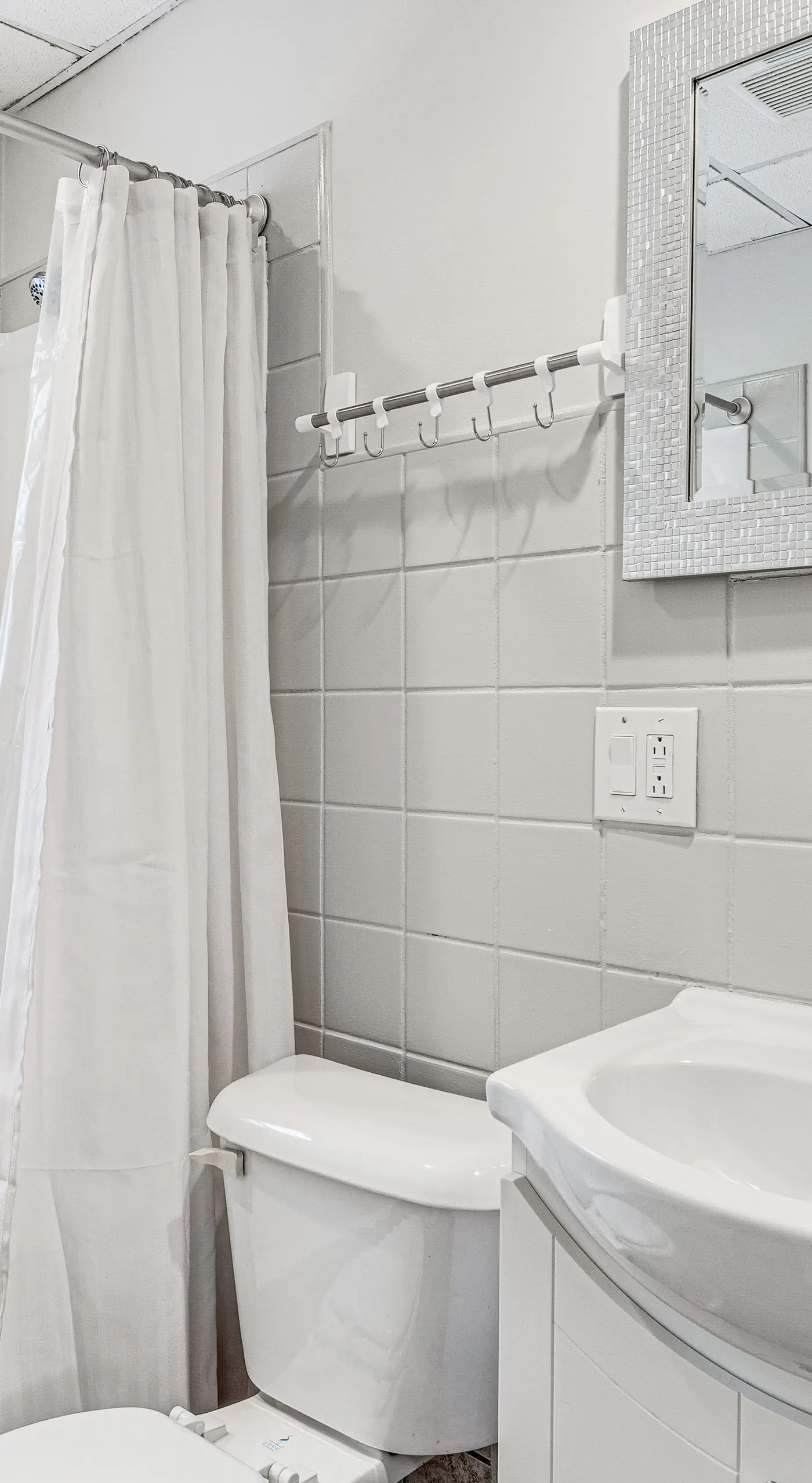 Pet Friendly near Park: 6 mi to Speedway