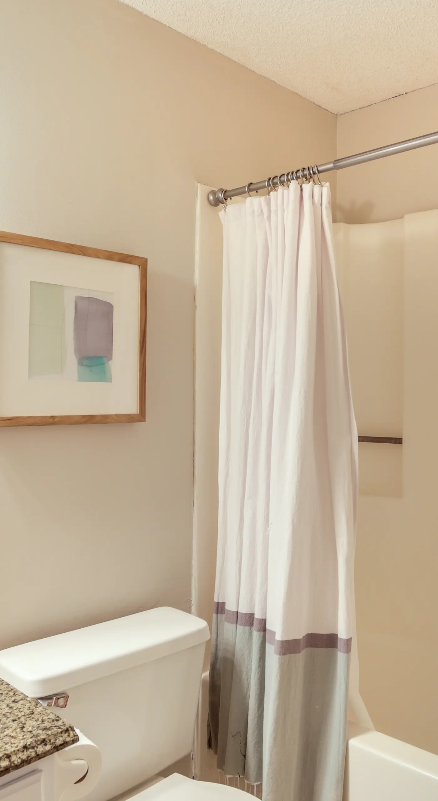 Updated Apt in Dtwn Minneapolis w/ Pool Access!