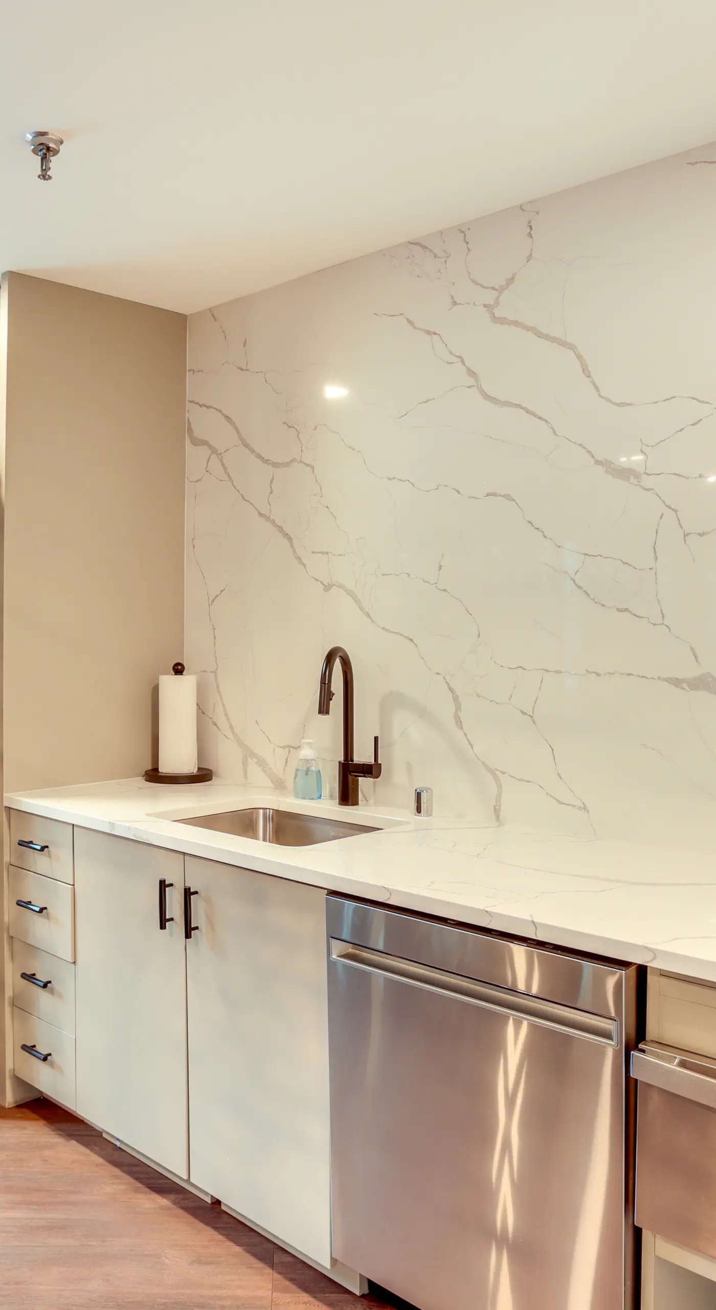 Updated Apt in Dtwn Minneapolis w/ Pool Access!