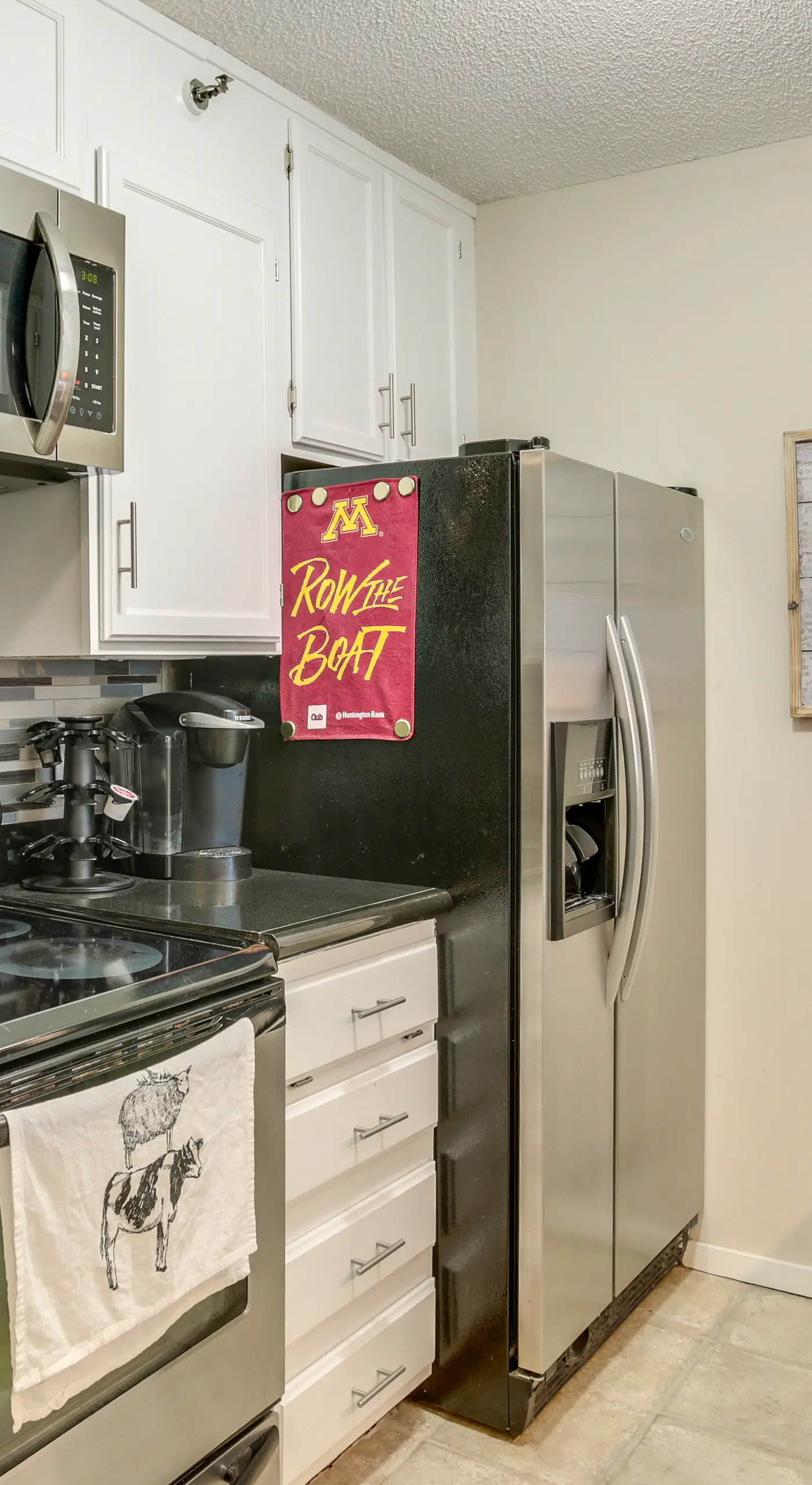 Updated Apt in Dtwn Minneapolis w/ Pool Access!