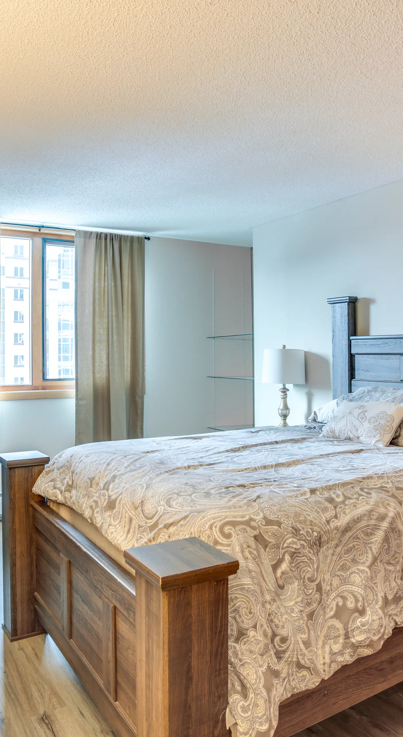 Updated Apt in Dtwn Minneapolis w/ Pool Access!