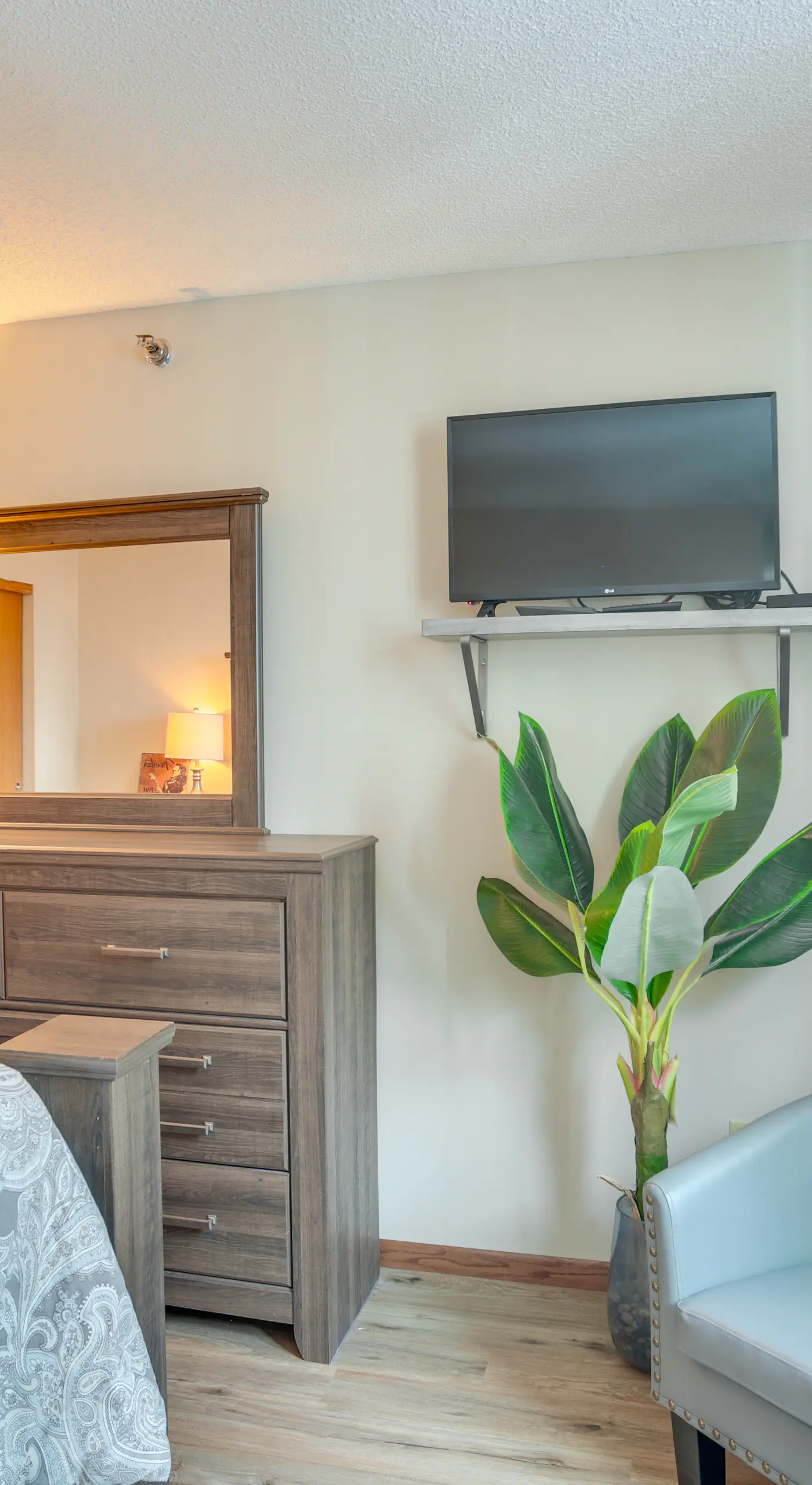 Updated Apt in Dtwn Minneapolis w/ Pool Access!