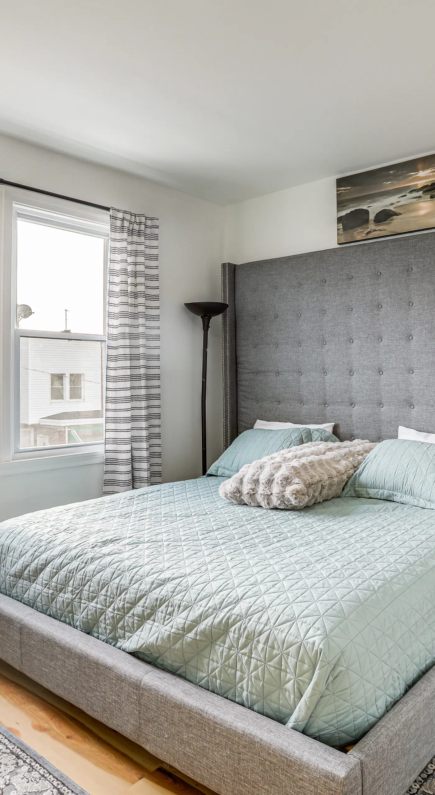 6 Mi to Lincoln Financial: Stylish Philly Townhome