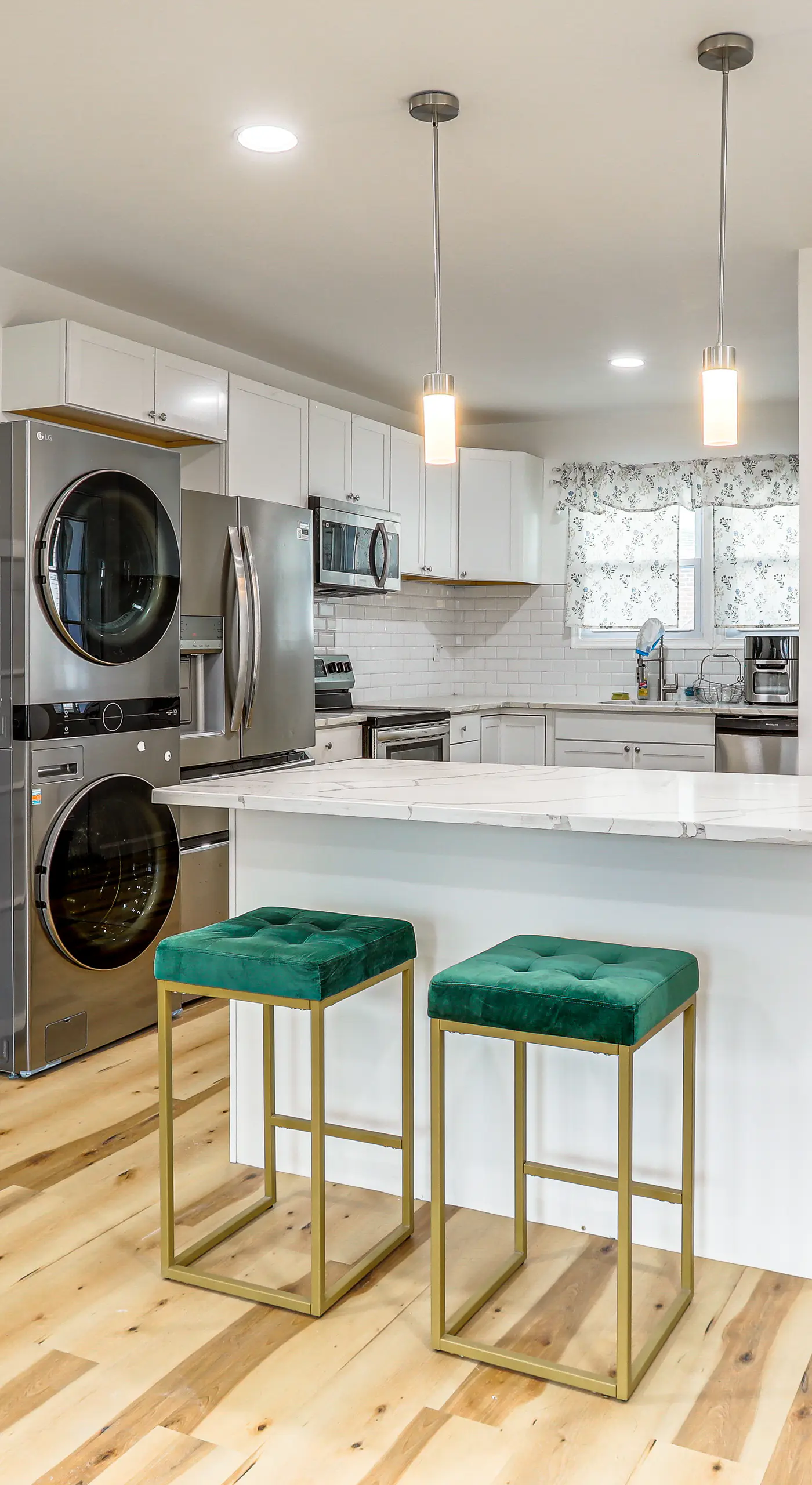 6 Mi to Lincoln Financial: Stylish Philly Townhome