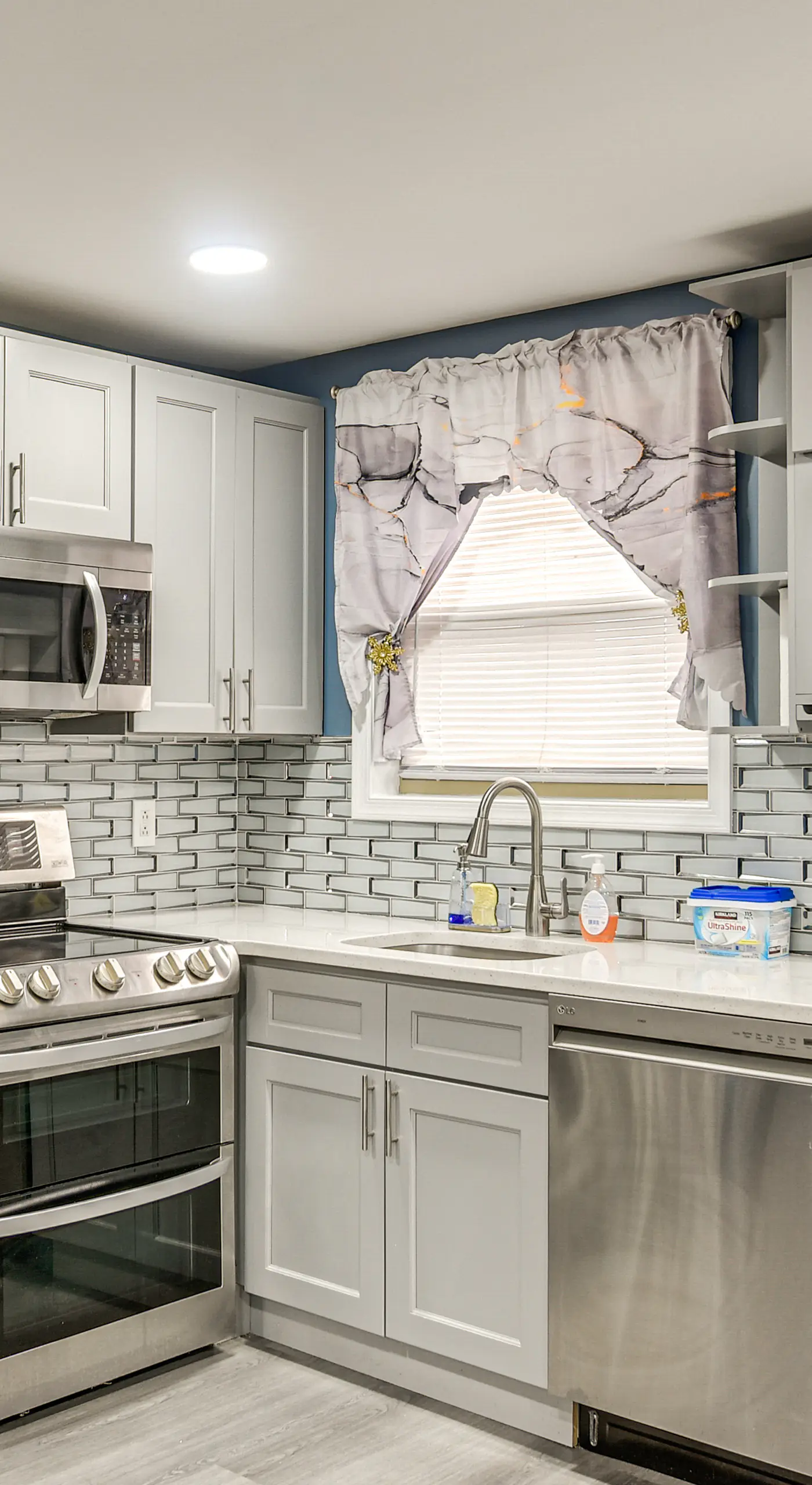 Pet Friendly! NW Philly Rowhouse w/ Fenced Yard!