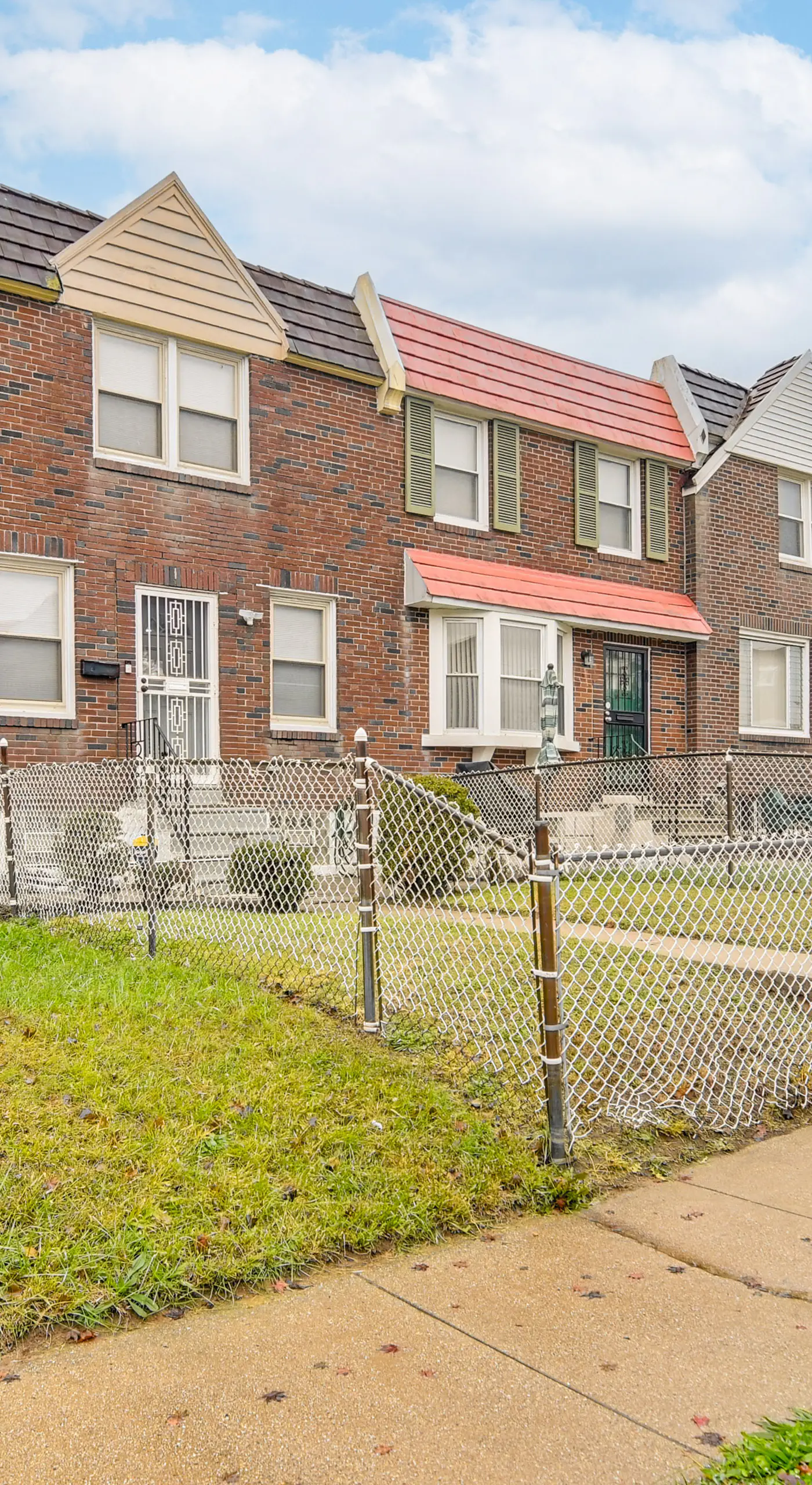 Pet Friendly! NW Philly Rowhouse w/ Fenced Yard!