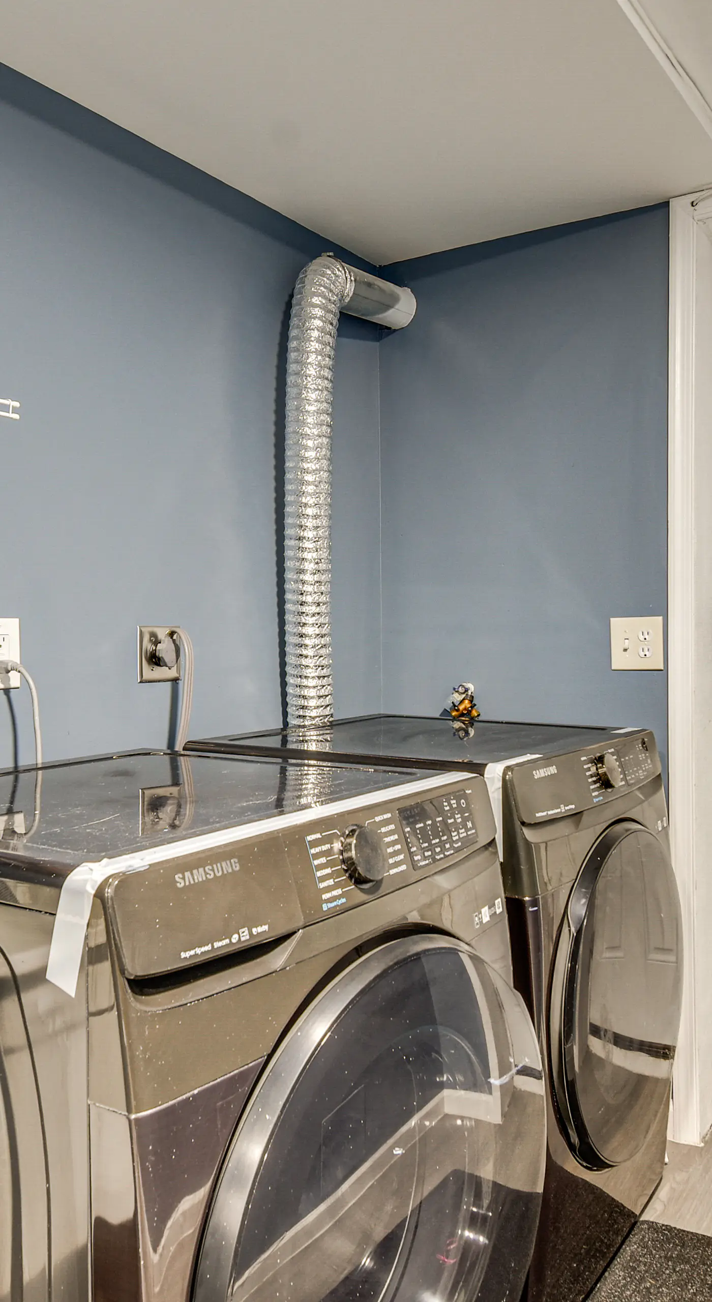 Pet Friendly! NW Philly Rowhouse w/ Fenced Yard!
