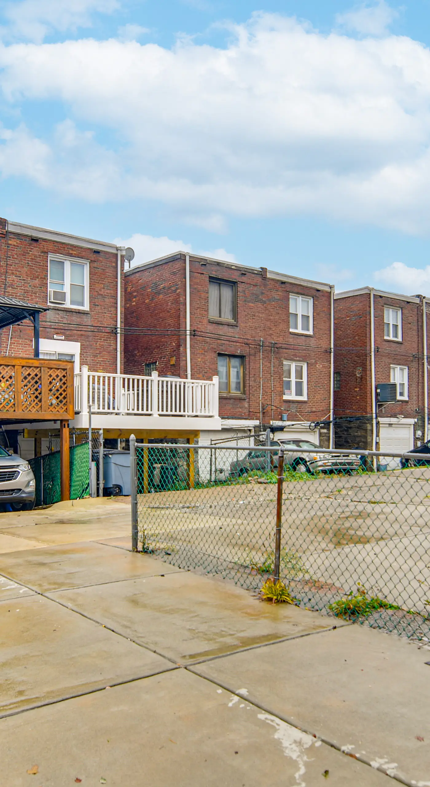 Pet Friendly! NW Philly Rowhouse w/ Fenced Yard!