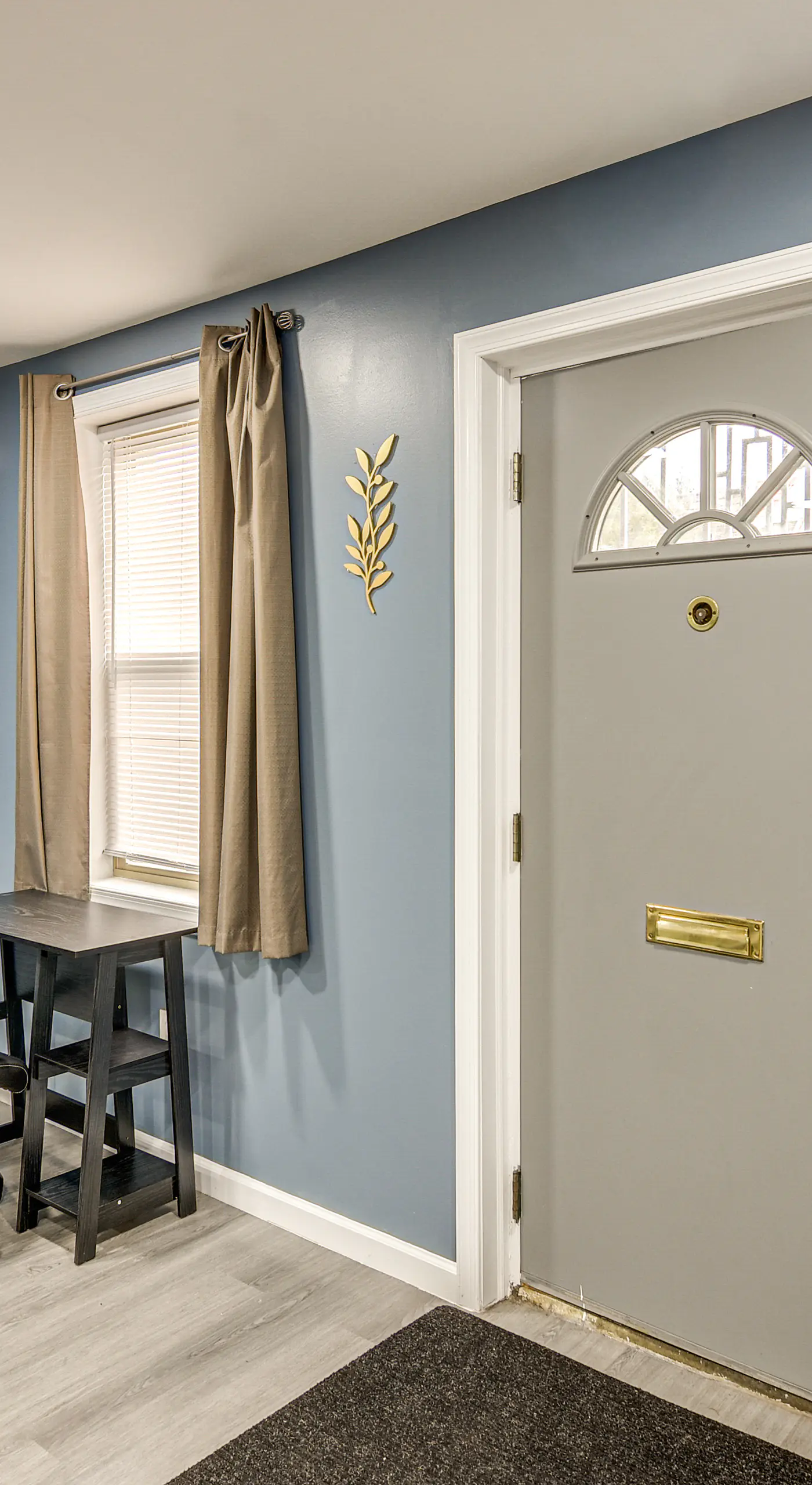 Pet Friendly! NW Philly Rowhouse w/ Fenced Yard!