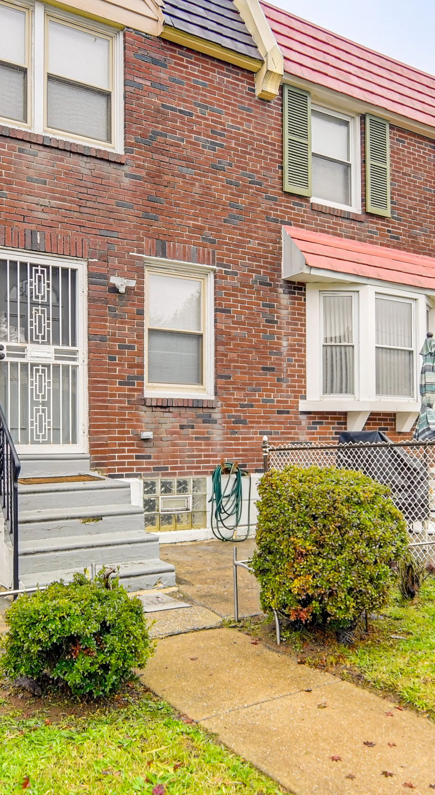 Pet Friendly! NW Philly Rowhouse w/ Fenced Yard!