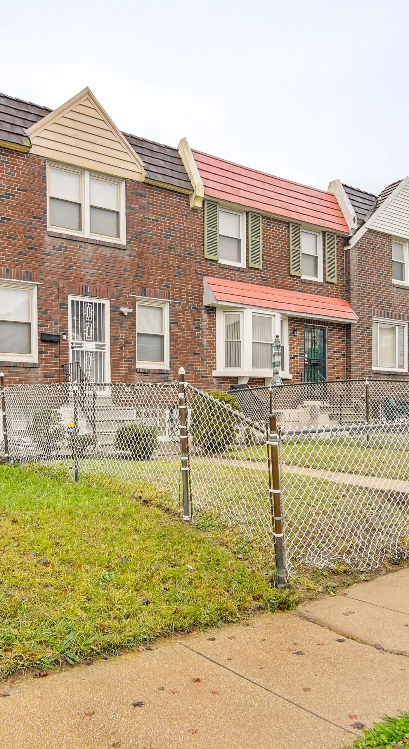 Pet Friendly! NW Philly Rowhouse w/ Fenced Yard!