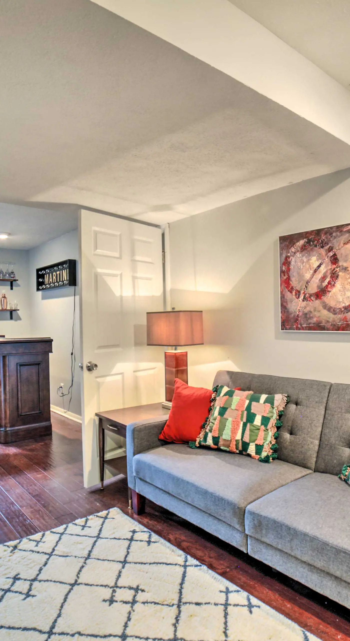 Pittsburgh Retreat w/ Deck ~ 4 Mi to Dtwn!