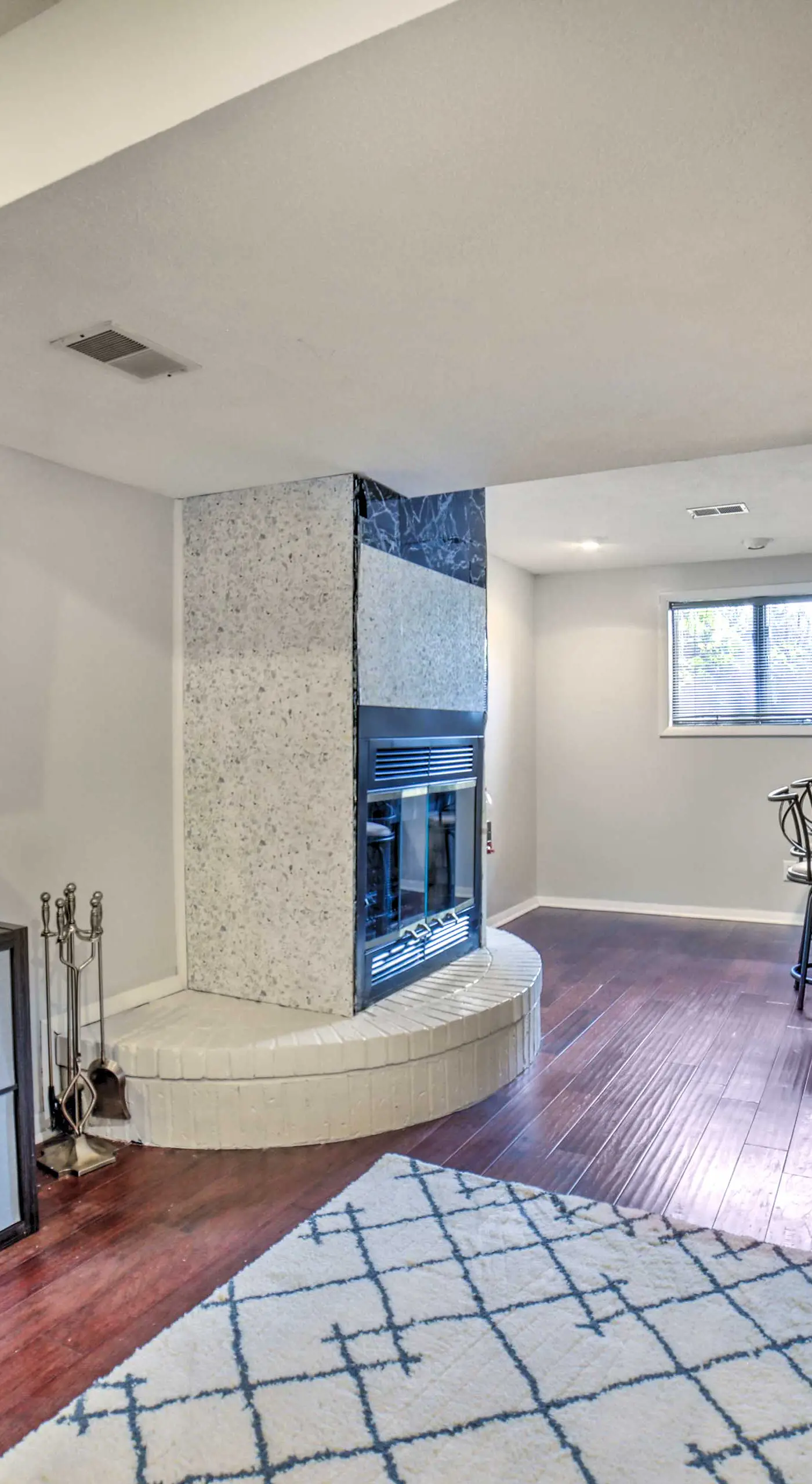 Pittsburgh Retreat w/ Deck ~ 4 Mi to Dtwn!