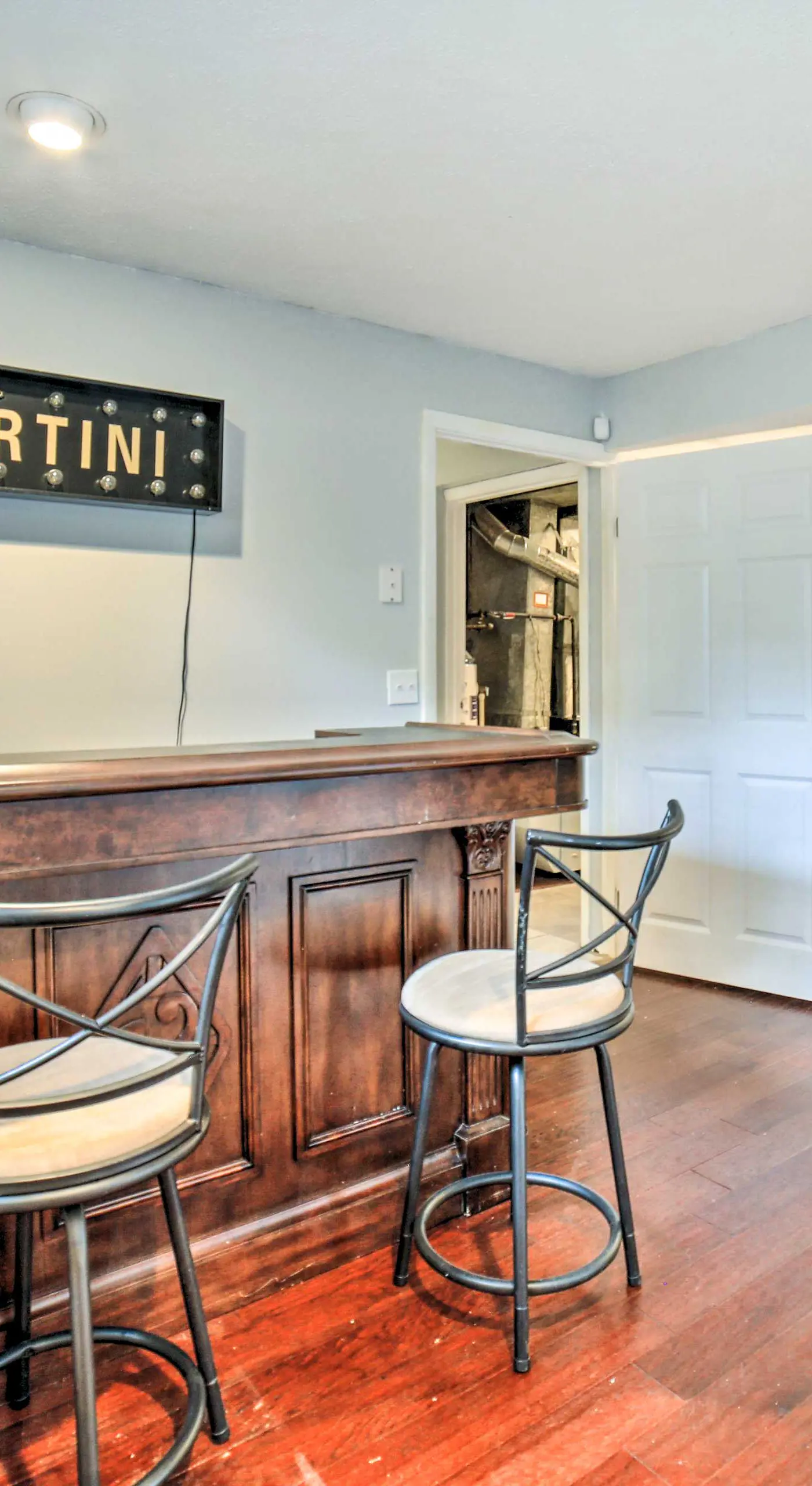 Pittsburgh Retreat w/ Deck ~ 4 Mi to Dtwn!