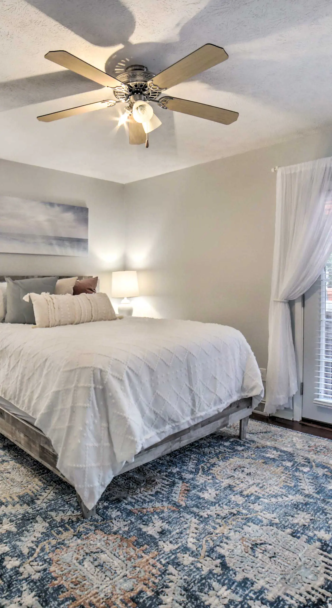 Pittsburgh Retreat w/ Deck ~ 4 Mi to Dtwn!