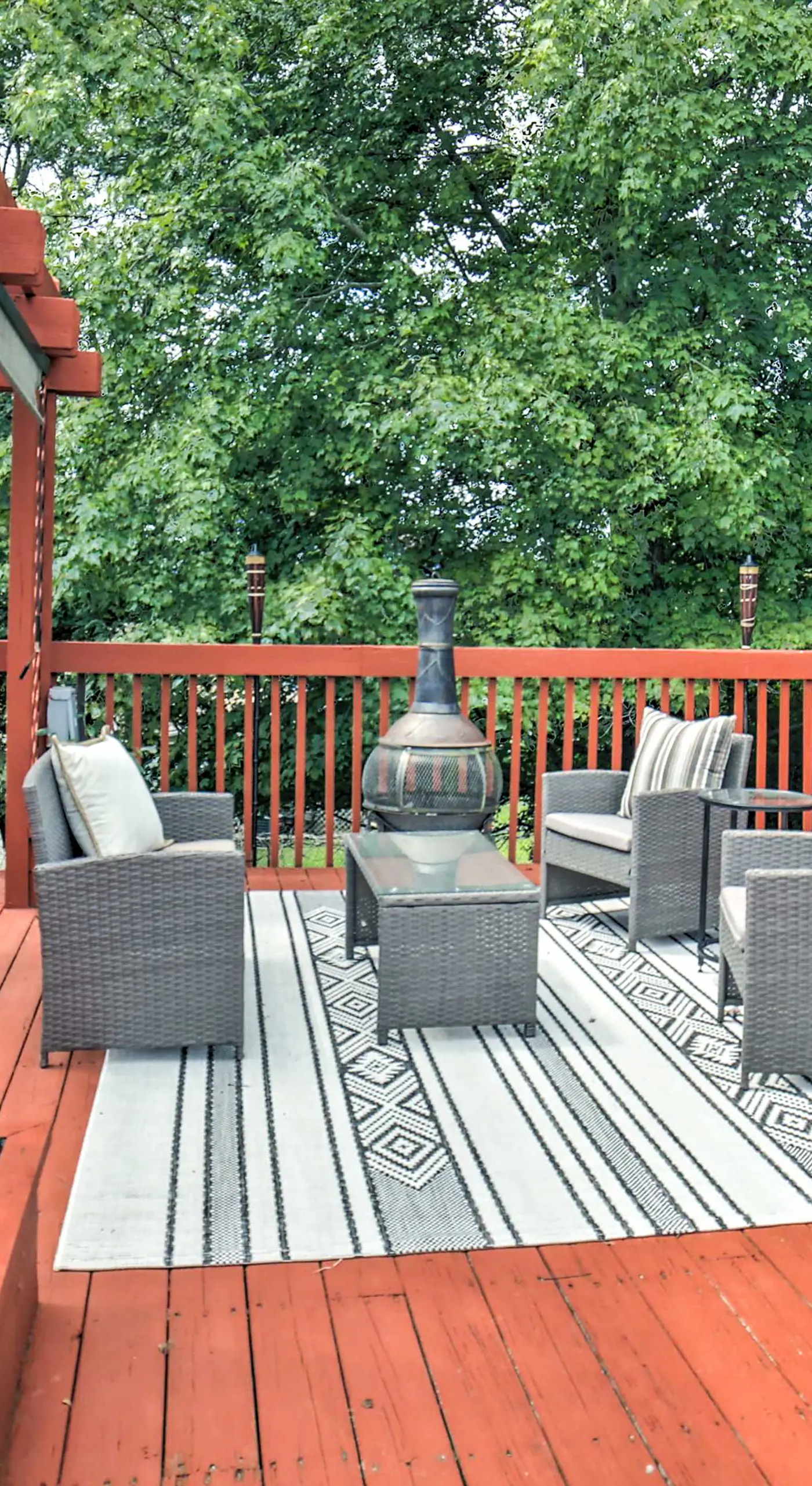 Pittsburgh Retreat w/ Deck ~ 4 Mi to Dtwn!