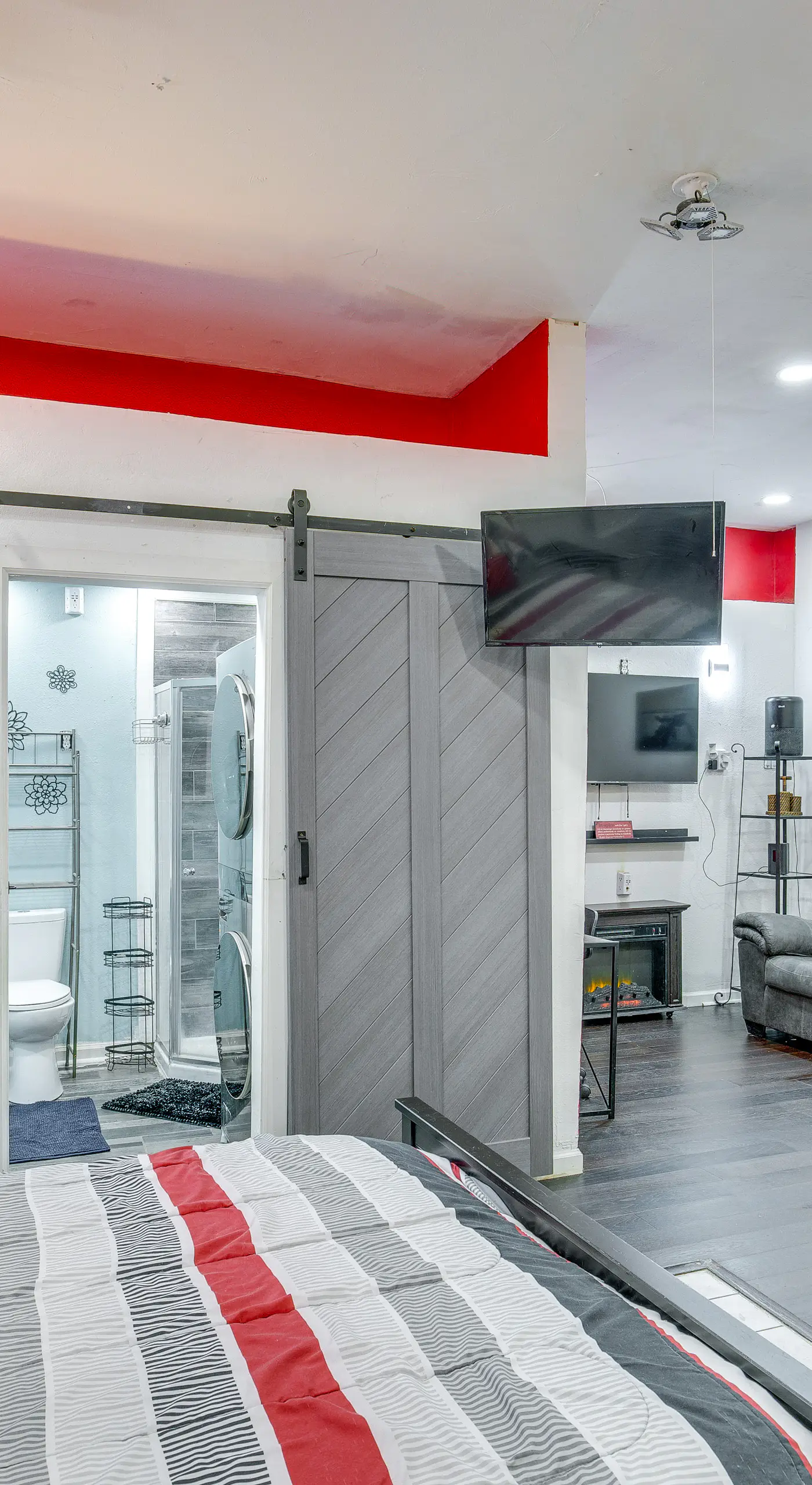 7 Mi to Downtown Dallas: WFH-Friendly Studio