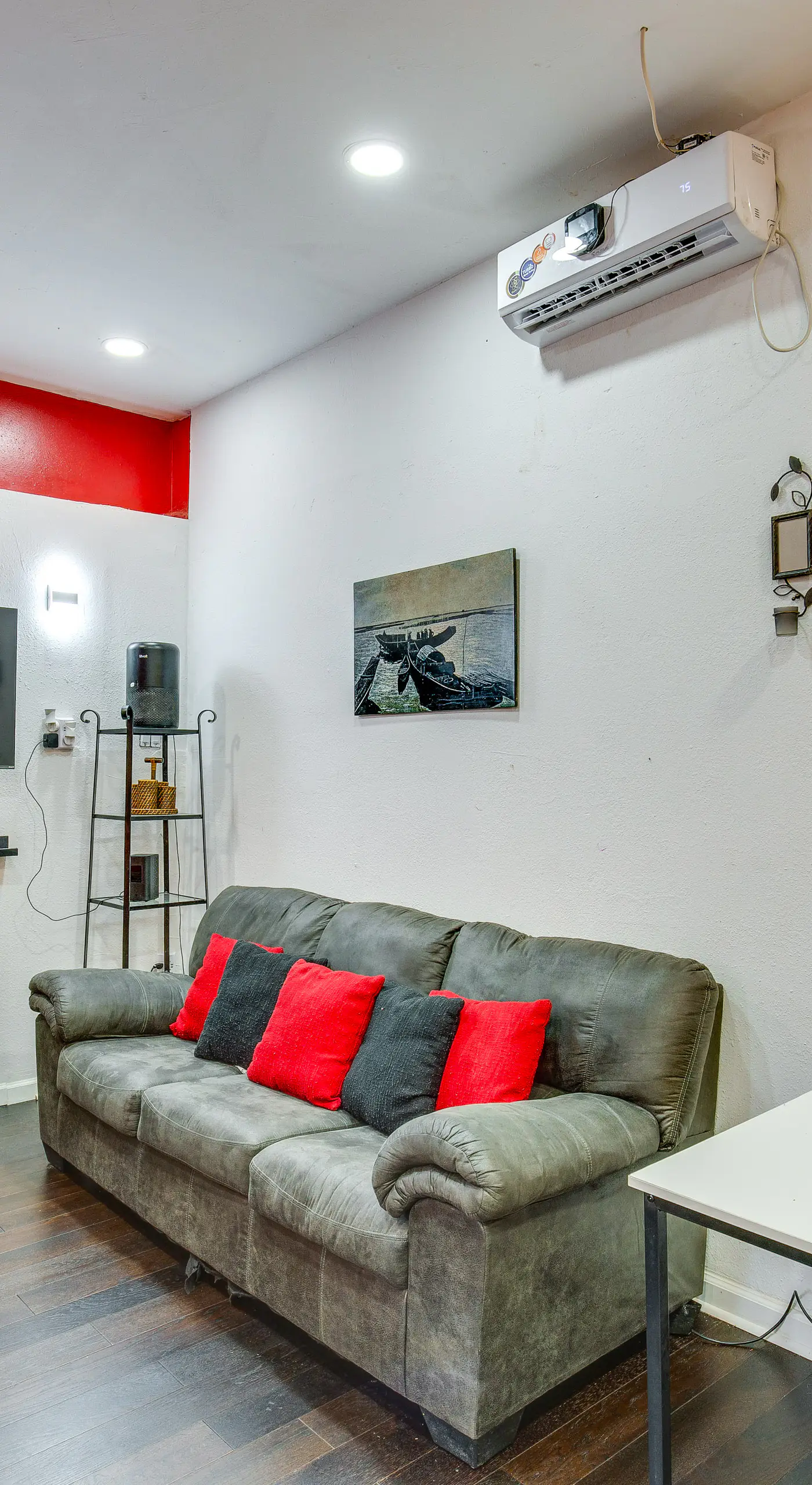 7 Mi to Downtown Dallas: WFH-Friendly Studio