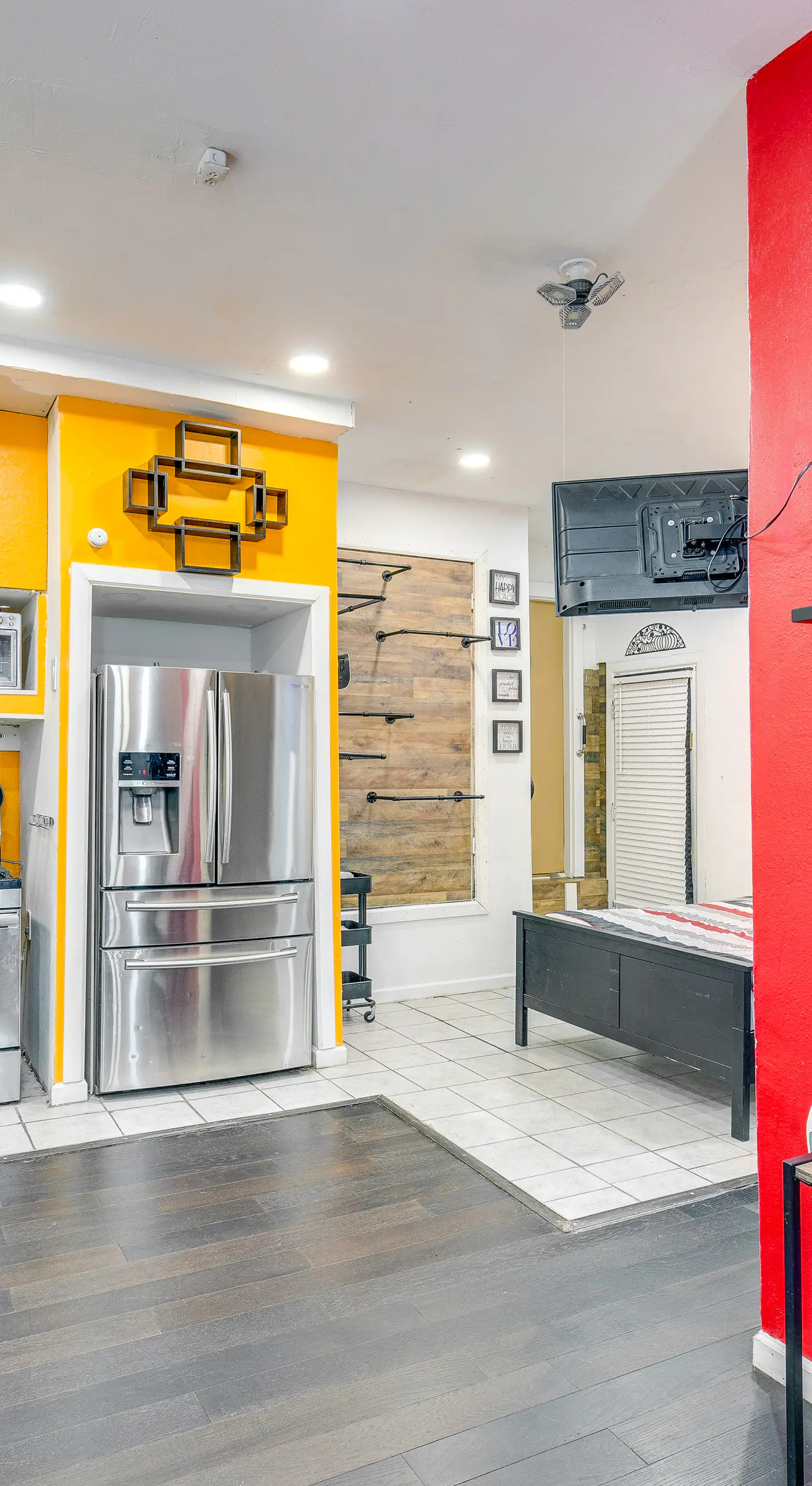 7 Mi to Downtown Dallas: WFH-Friendly Studio
