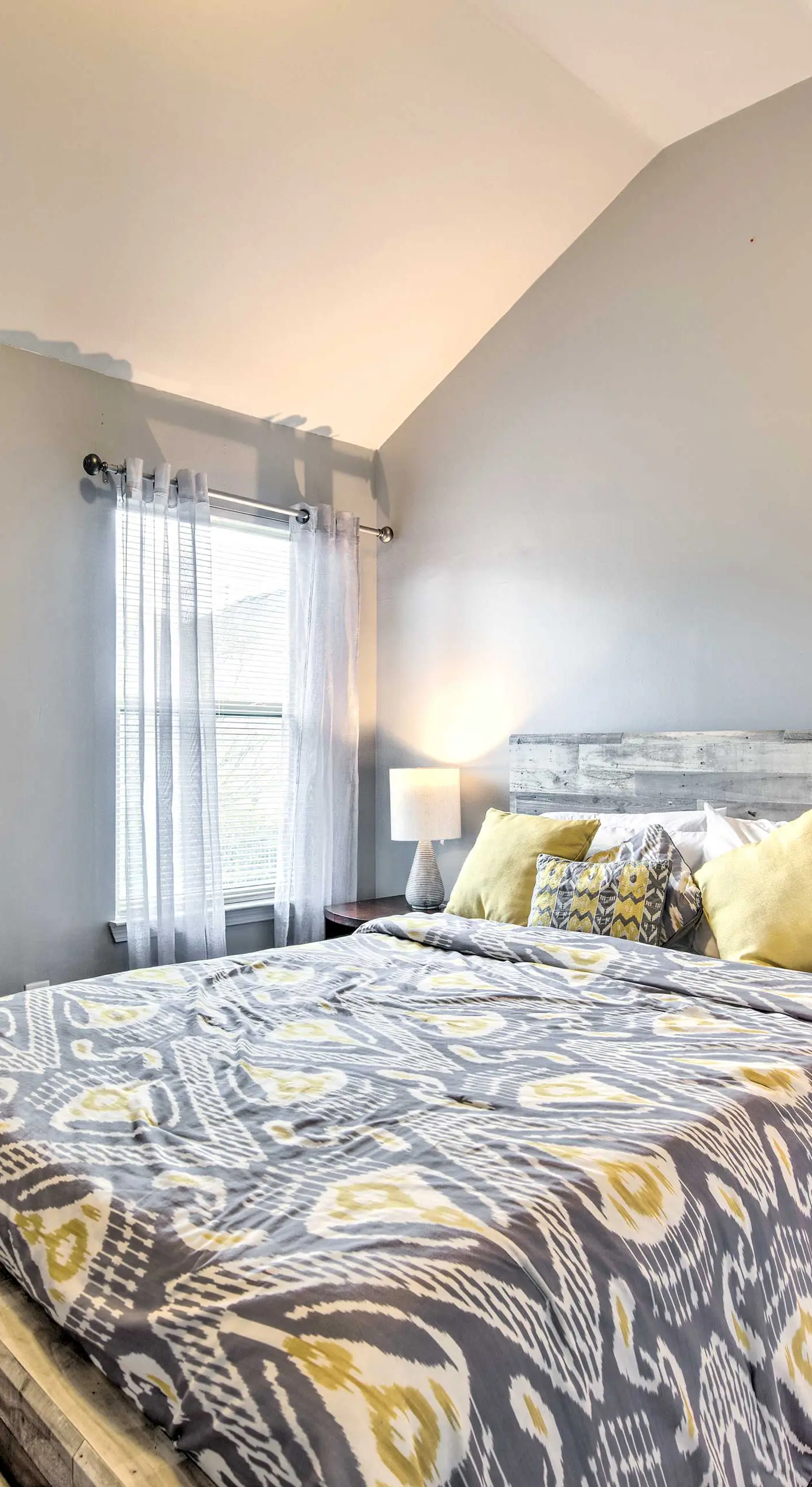 Suburban Atlanta Vacation Home ~ 3 Mi to Airport!